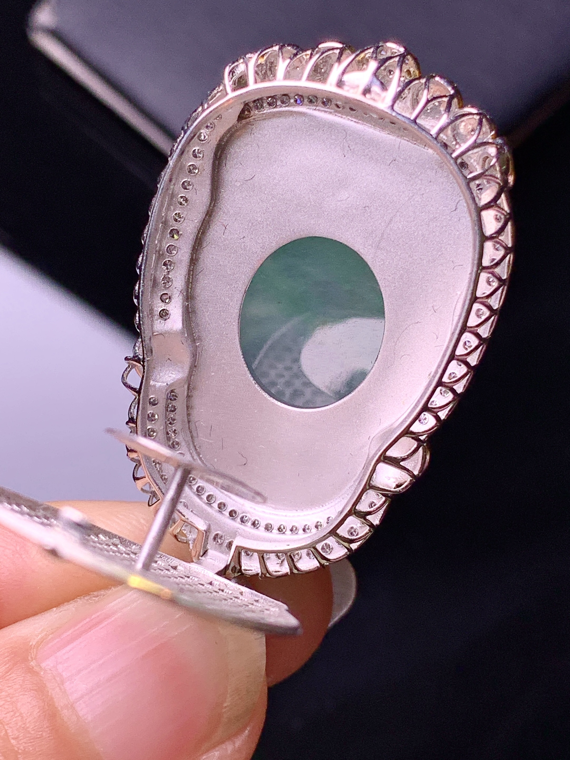 18k金钻镶嵌飘绿财神爷吊坠 玉质细腻 色泽艳丽清新 水润亮眼 整体尺寸43*23.2*12.5g2