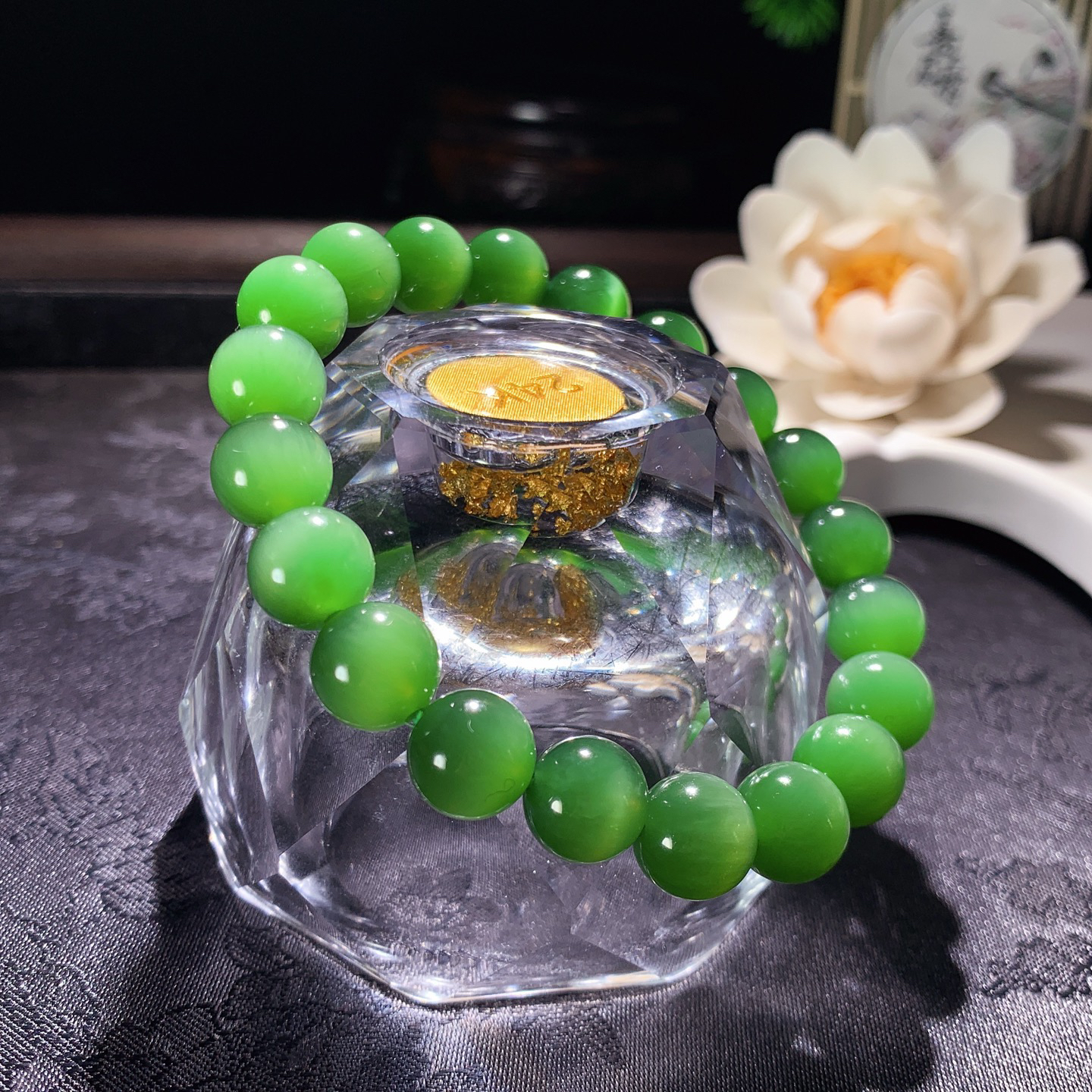 和田玉阳绿猫眼俄罗斯碧玉手串 单颗尺寸9！玉质细腻油润 底色纯净 脂粉好，品质好！lt260330