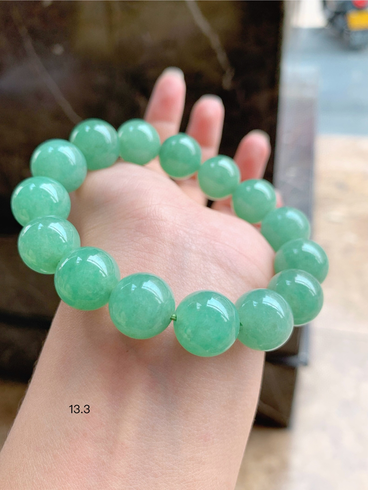 甜绿·珠珠手串
盘玩超舒服的甜绿手串，珠体圆润手感糯，上手温柔大气～