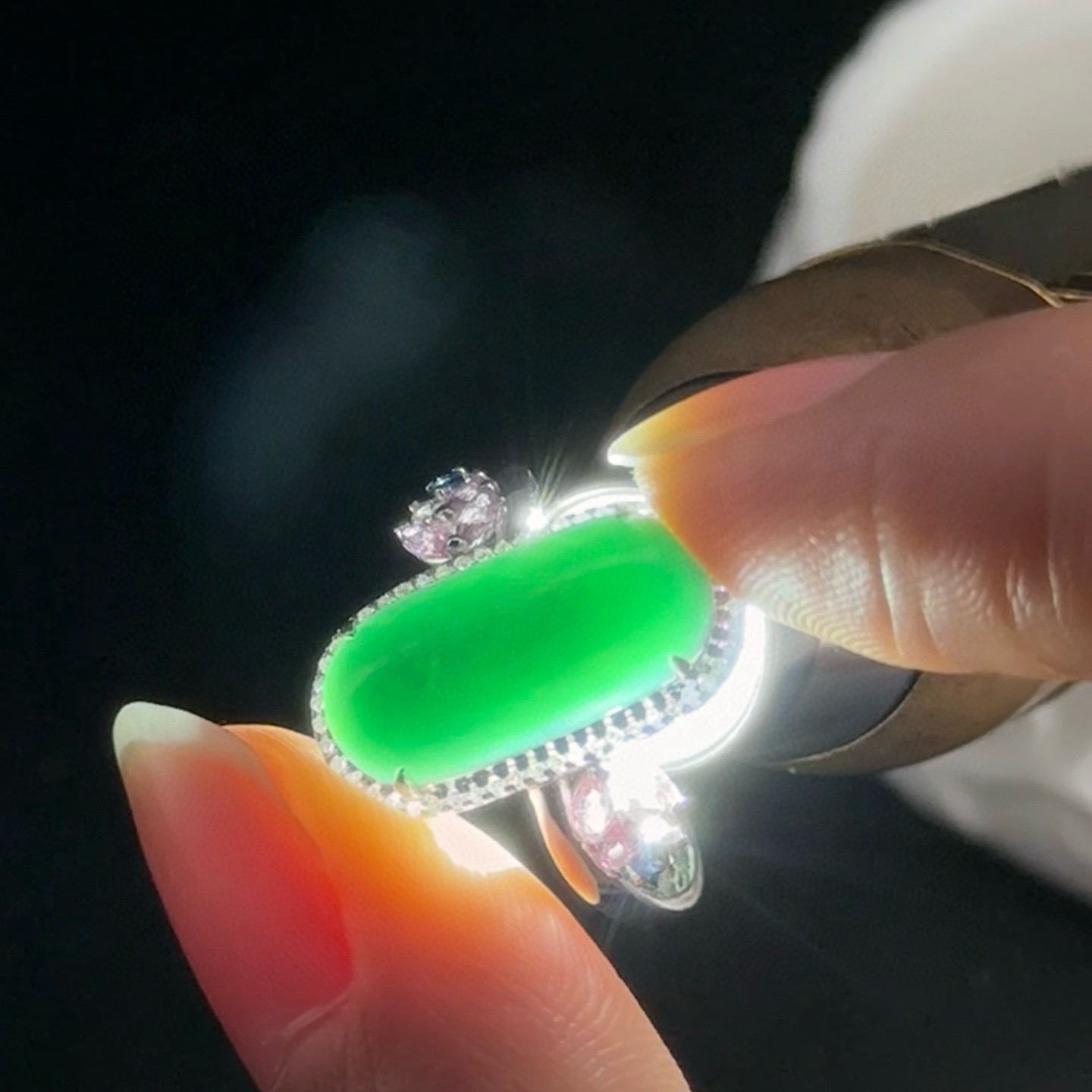 精品18k墨翠女戒 种好色正 黑度极好 打灯通透 油性十足  尺寸17.3