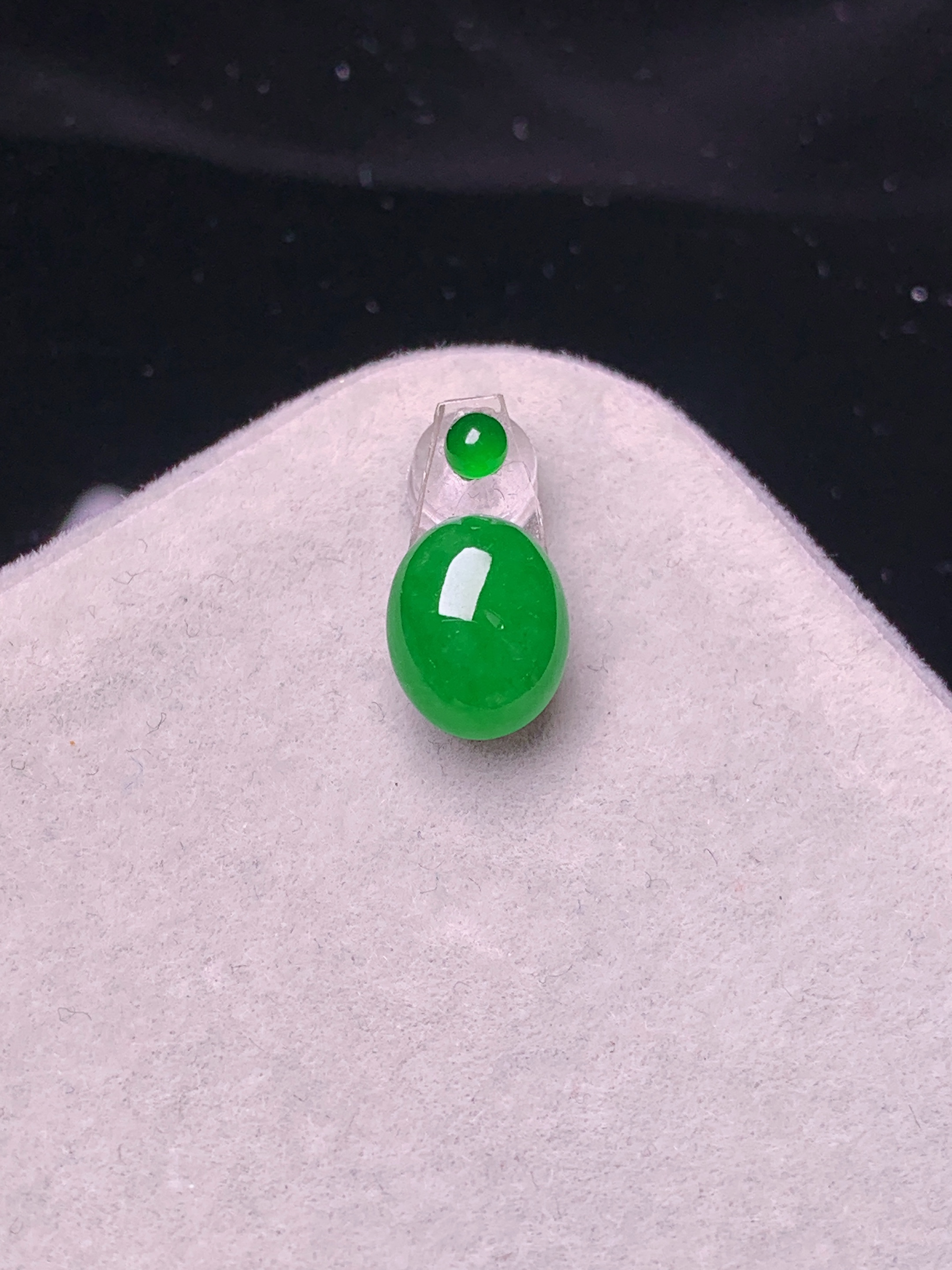 镶嵌款 满绿蛋面 玉质细腻 色泽艳丽清新 水润亮眼 整体尺寸8.8*7.2*3.8*2x