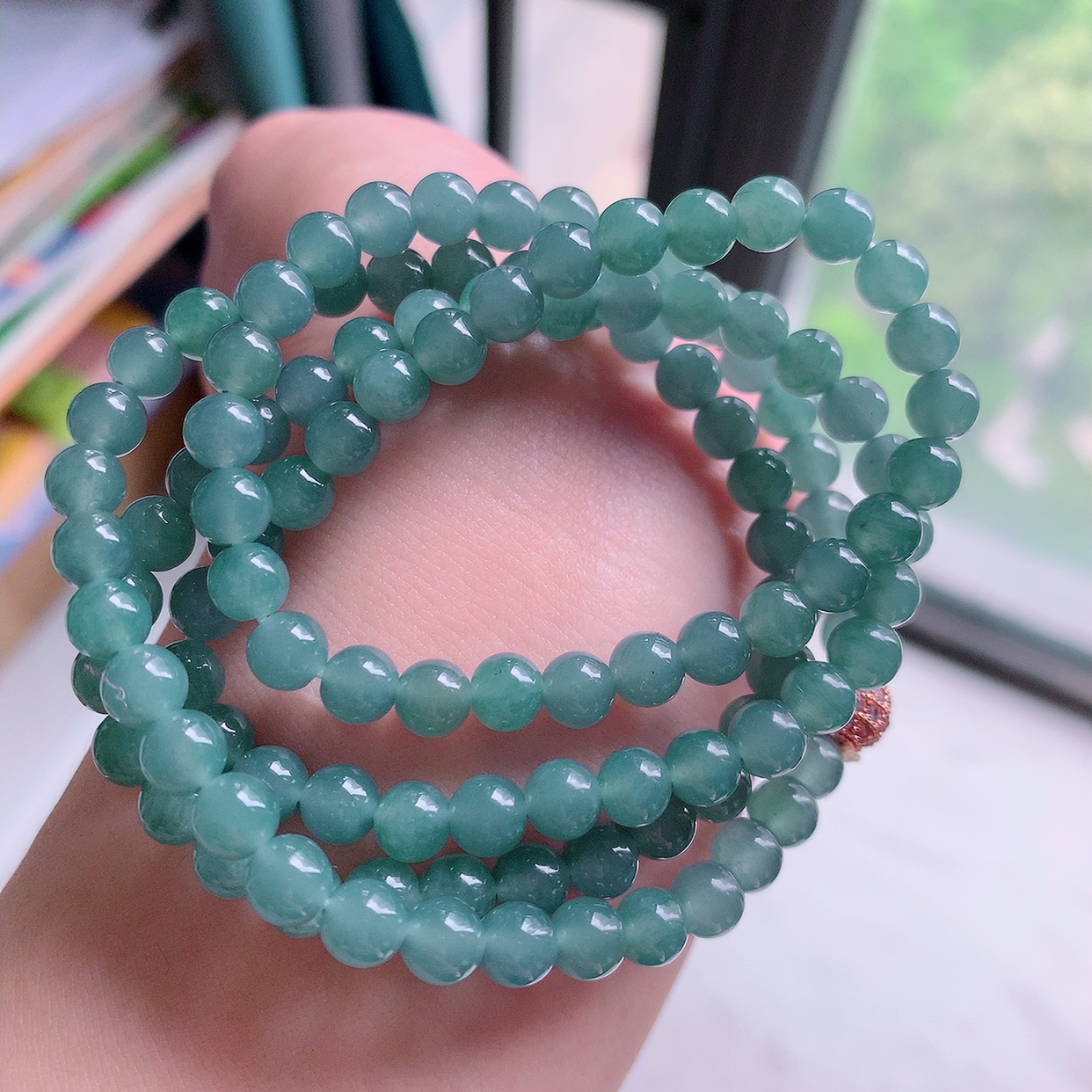 自然光实拍，冰种翡翠圆珠项链   翡翠珠链 （装饰扣）玉质细腻  冰清玉润  颜色漂亮  #001.1取一尺寸5.8mm