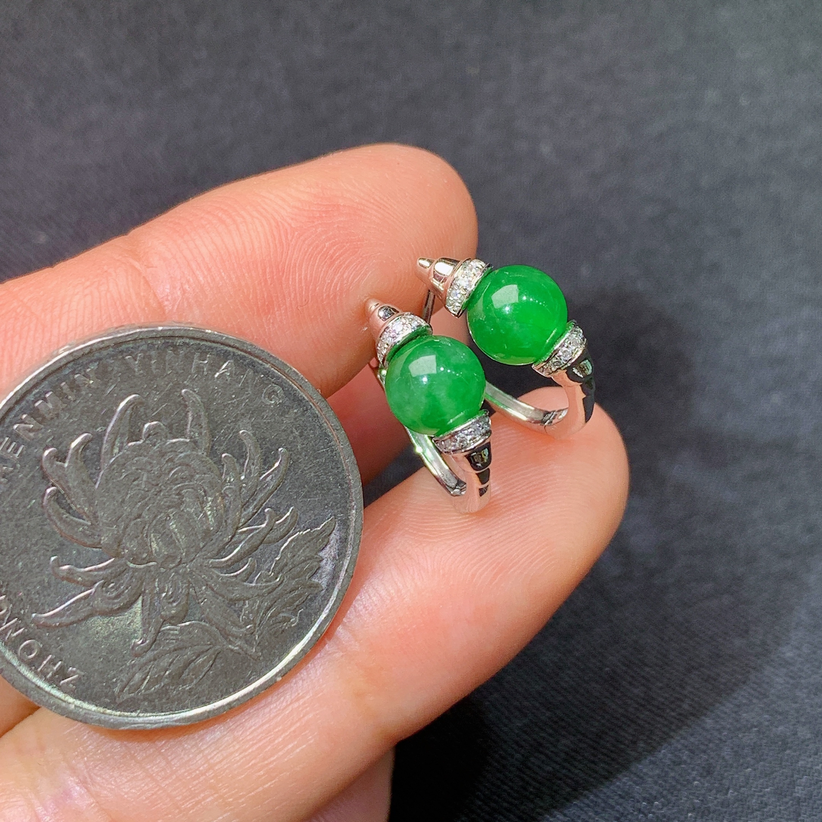 冰阳绿圆珠耳扣，18k金镶嵌，简约时尚，冰润色阳，种水足，Xy 尺寸5.7