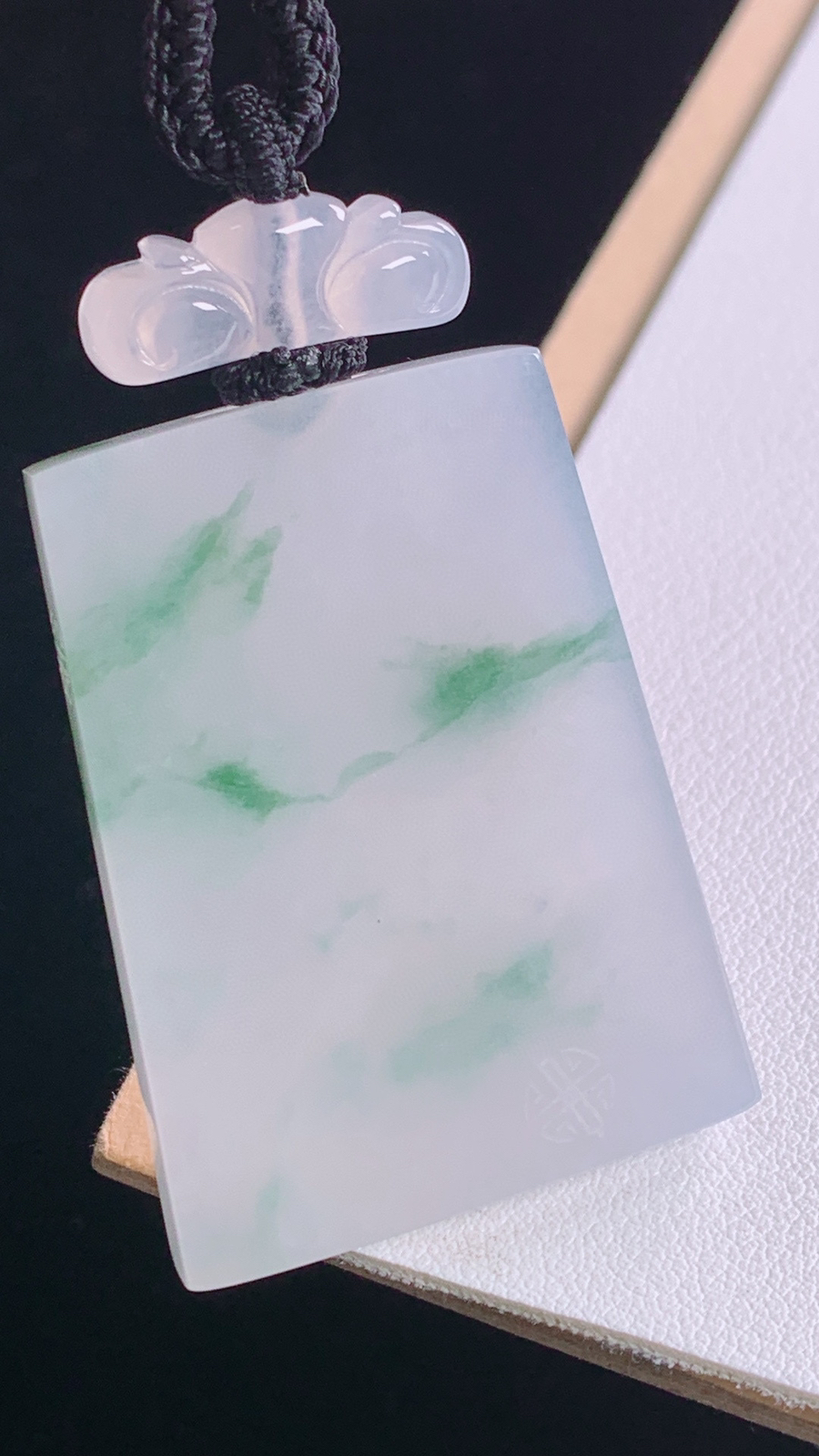 冰飘花仿古牌
花色灵动，清爽水润，
尺寸:51.6-42.1-31.4-5.1mm