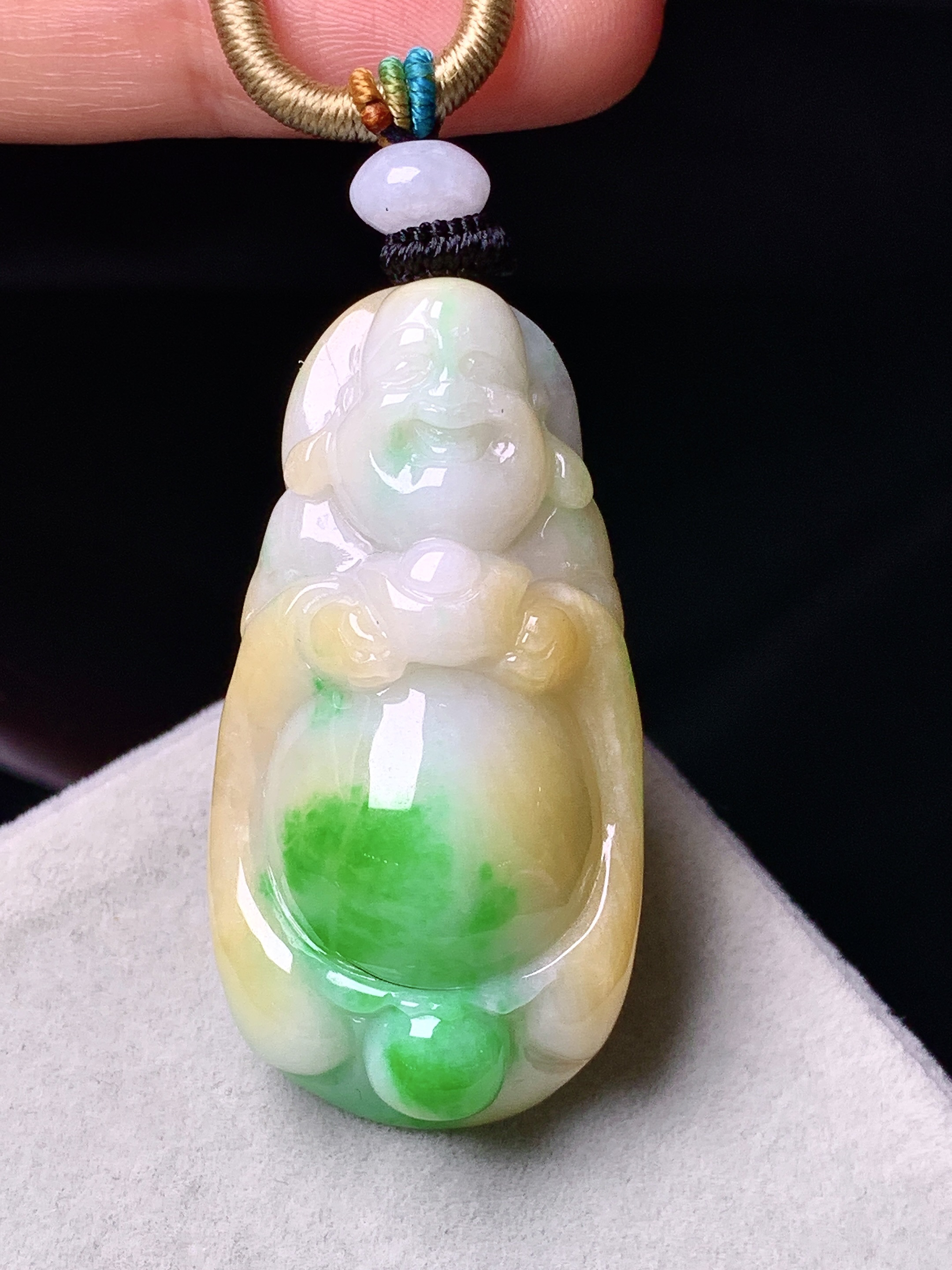 飘黄绿佛公吊坠 玉质细腻 色泽艳丽清新 水润亮眼 整体尺寸42.5*21.8*12.5w1