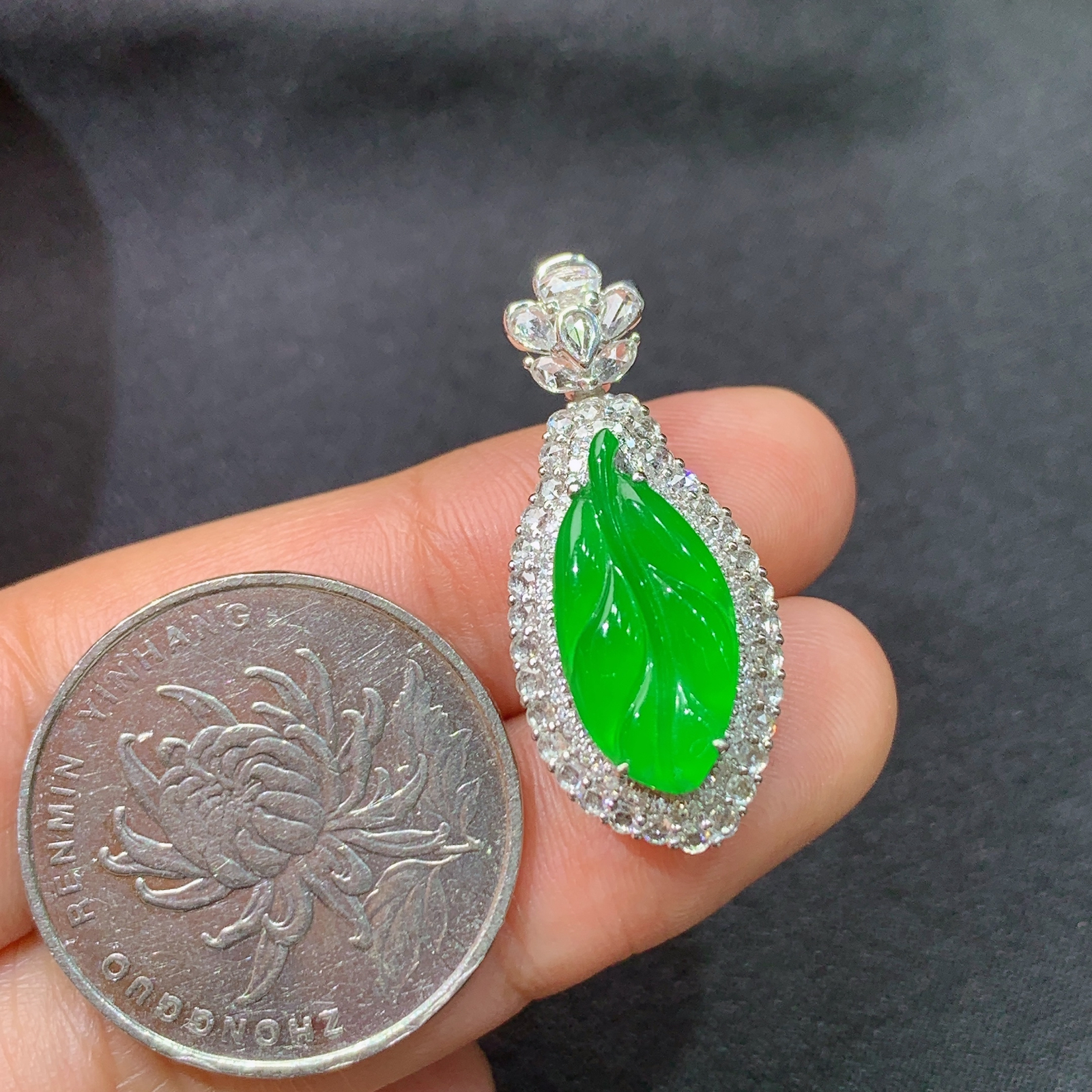 冰阳绿树叶吊坠，18k金镶嵌，冰润色阳，玉质细腻，种水足，C2