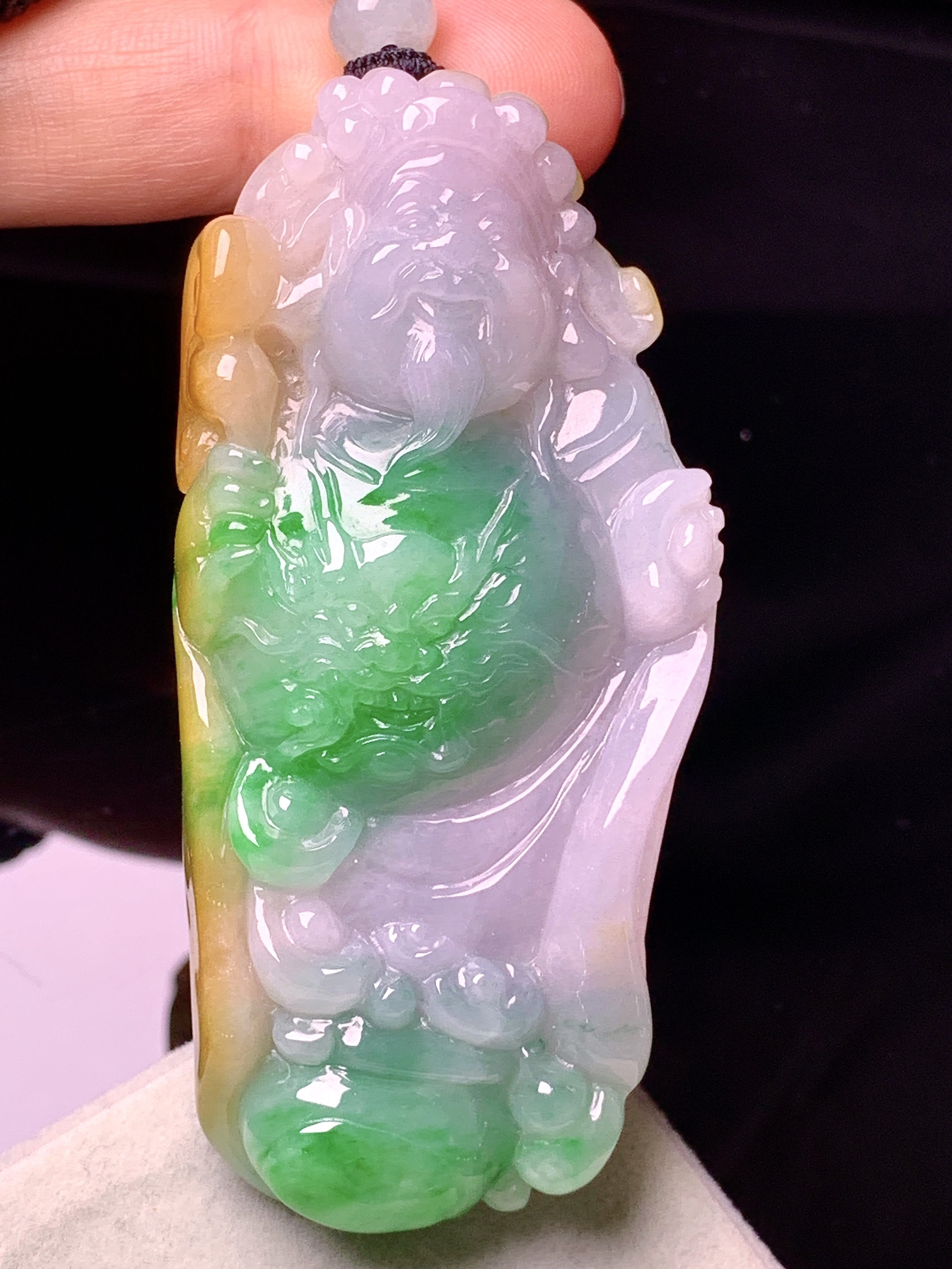 黄绿财神爷吊坠 玉质细腻 色泽艳丽清新 水润亮眼 整体尺寸70*33.8*14.5w1