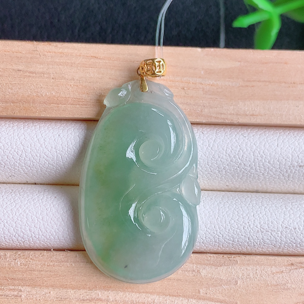18k金扣冰润吉祥如意翡翠吊坠  寓意“万事如意，吉祥如意,福寿绵长 心想事成”饱满大气，通透水润 