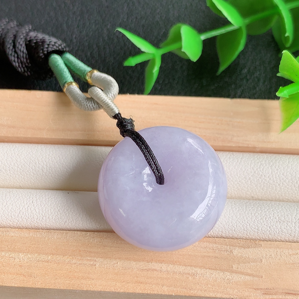 冰润紫罗兰平安扣吊坠，厚装饱满，冰润剔透，细腻水足，种质润泽，飘花灵动，佩戴优雅大气，W57.28   尺寸：25-12mm