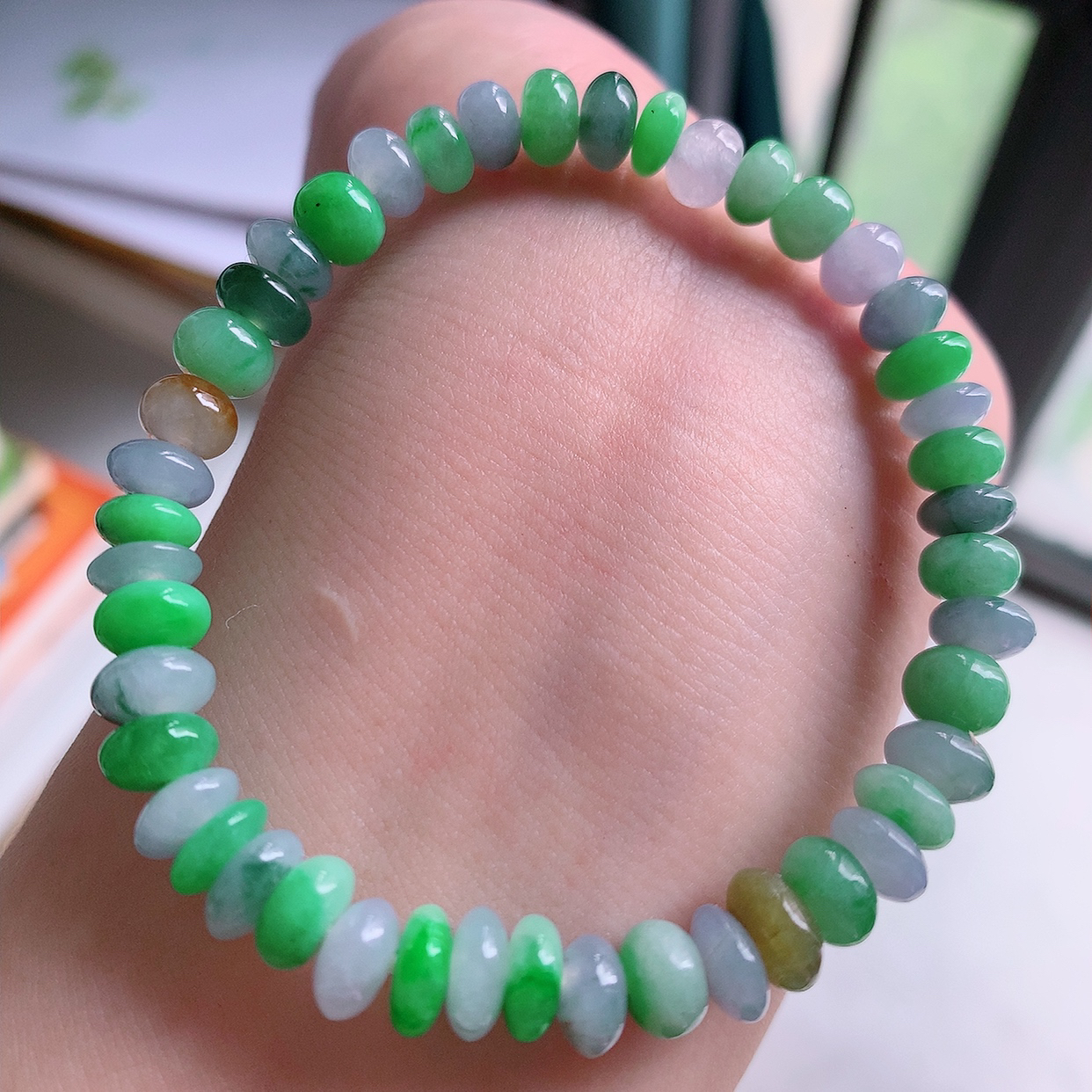 自然光实拍，冰润多宝翡翠手链，多彩翡翠手串，颜色丰富，料子细腻，高档大气，自戴送礼佳品！#001.1取一尺寸7.2mm