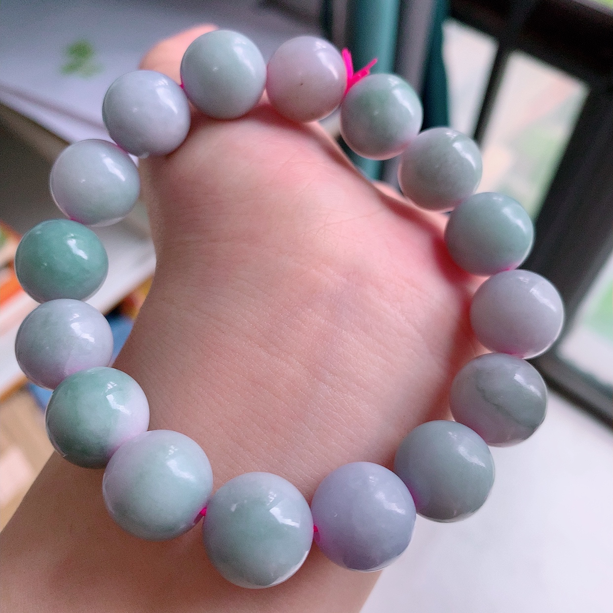 自然光实拍，冰润紫罗兰飘花翡翠手串手链， 种老水足，冰清玉润  颜色漂亮  #001.1取一尺寸13.6