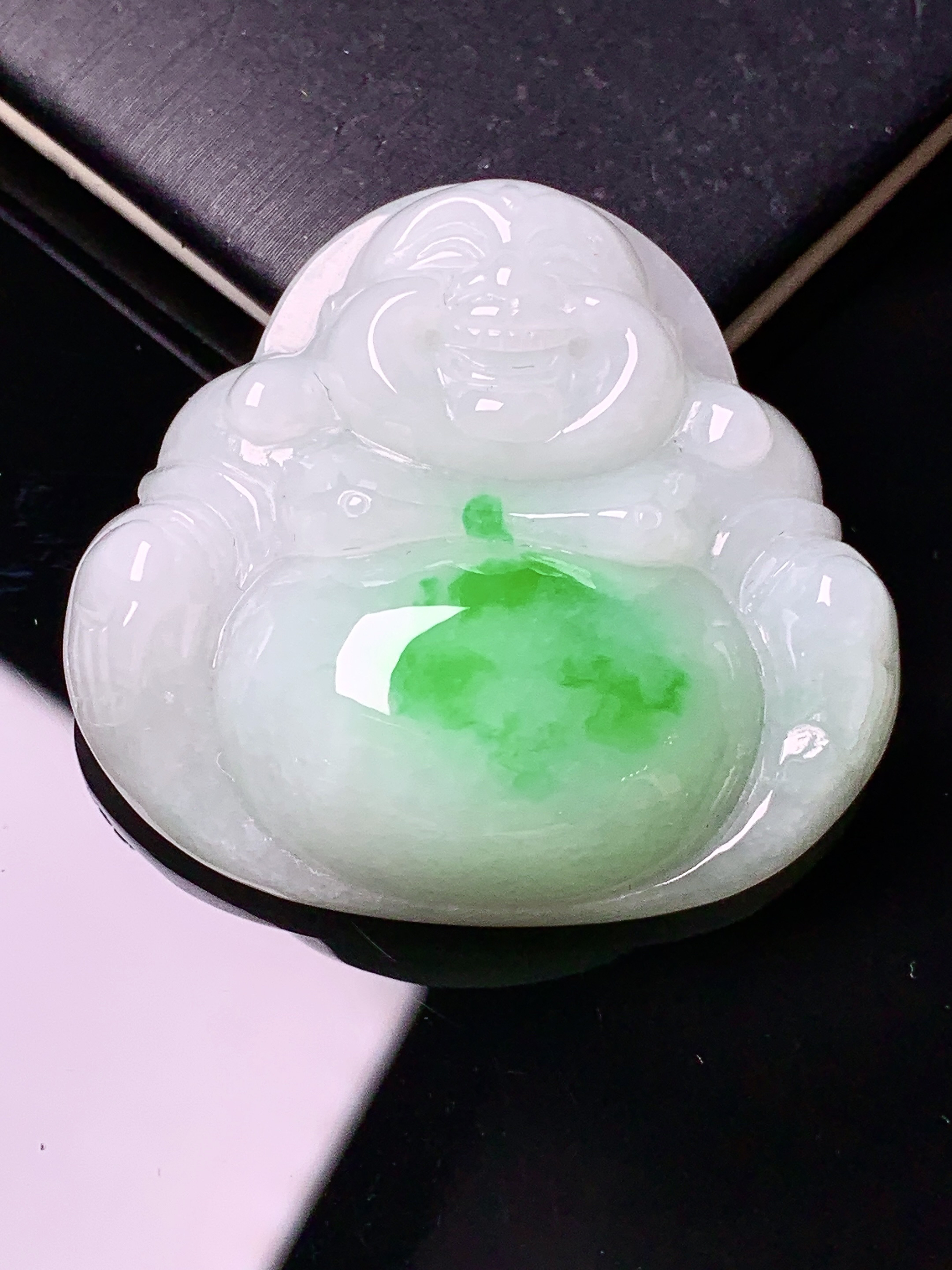 飘绿佛公吊坠 玉质细腻 色泽艳丽清新 水润亮眼 整体尺寸35.6*38.5*10L2