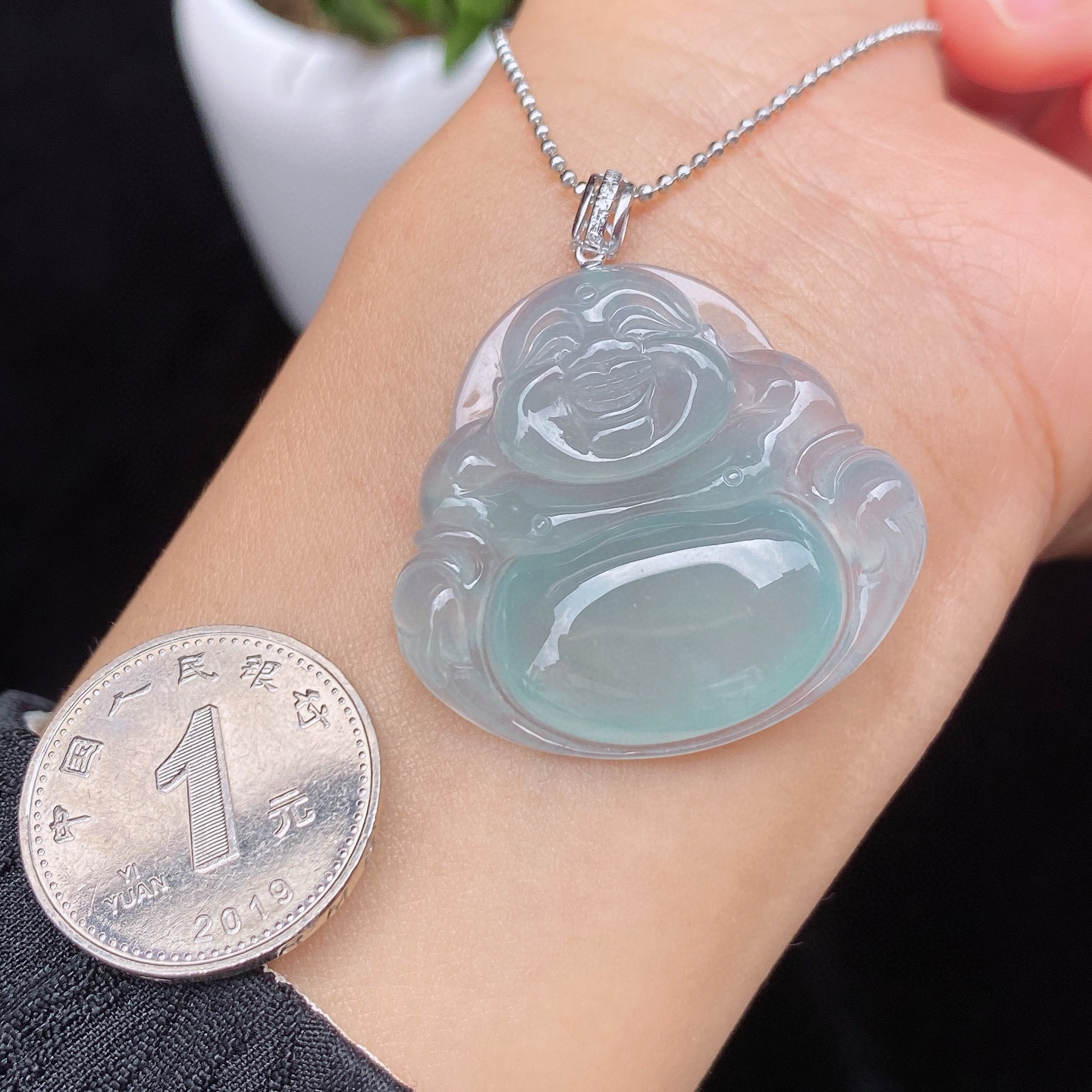 冰种佛公 
冰透种好，饱满厚装
18k金扣，高性价比
尺寸如图一  实物更美～