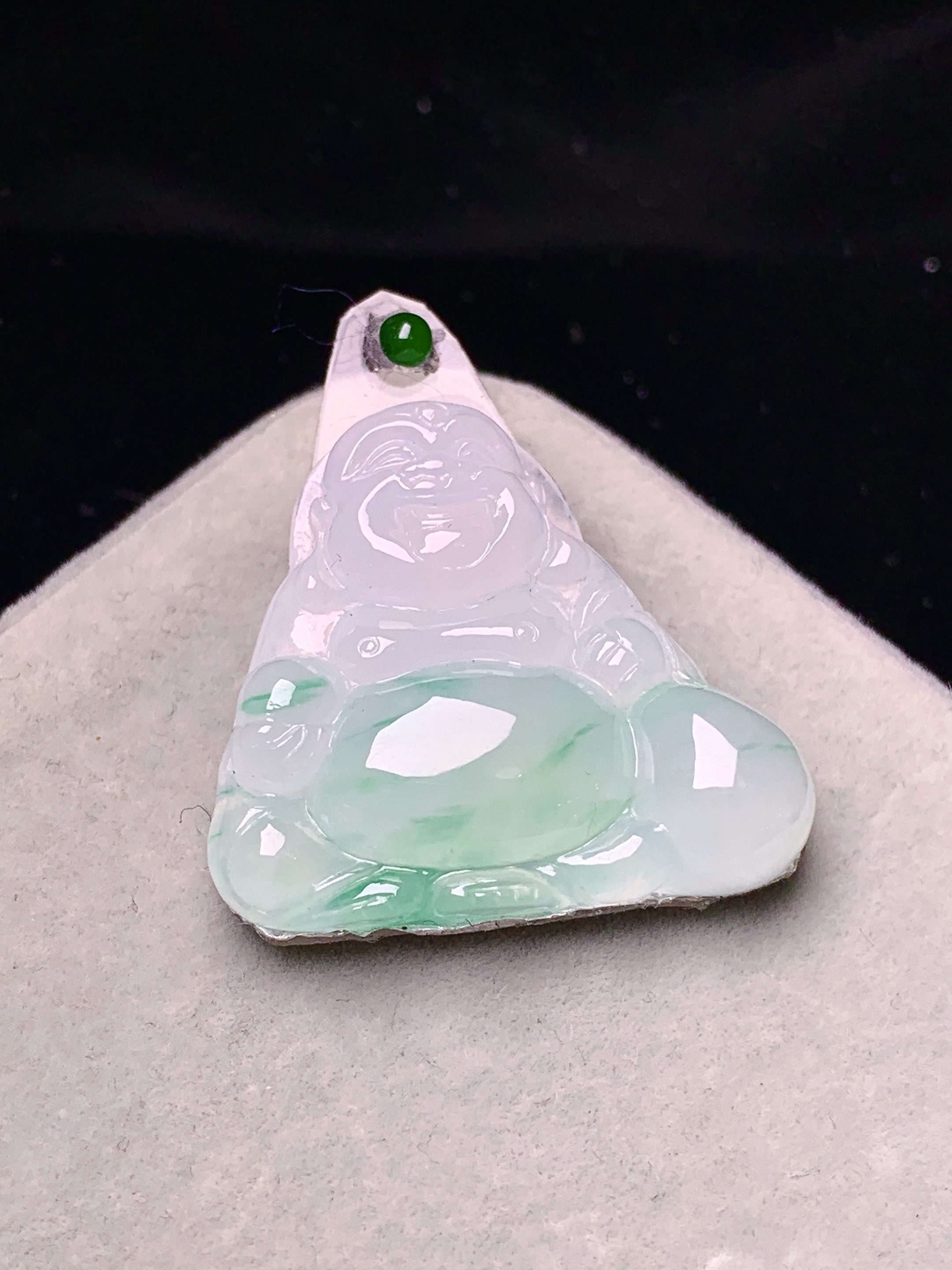 镶嵌款 飘绿佛公吊坠 玉质细腻 色泽艳丽清新 水润亮眼 整体尺寸24.2*26.5*5.8*2x