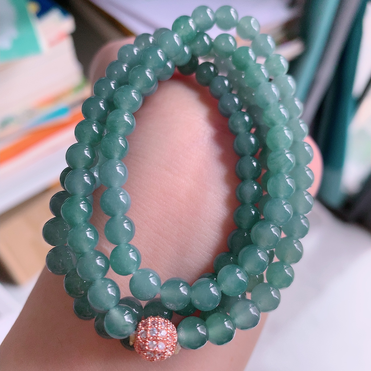 自然光实拍，冰种翡翠圆珠项链   翡翠珠链 （装饰扣）玉质细腻  冰清玉润  颜色漂亮  #001.1取一尺寸5.8mm