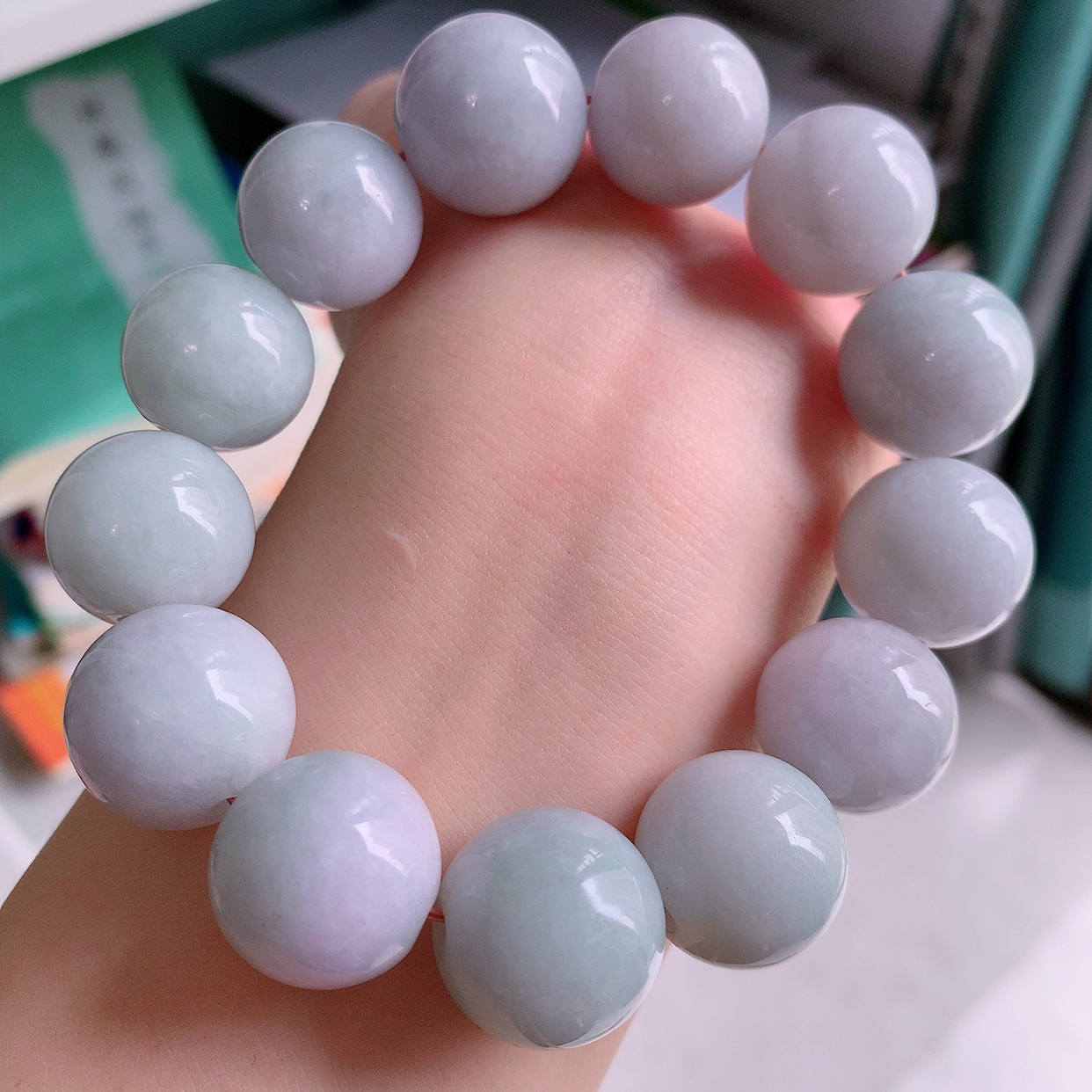 自然光实拍，大颗冰润翡翠手串手链，种老水足， 冰清玉润  颜色漂亮  #001.1取一尺寸17