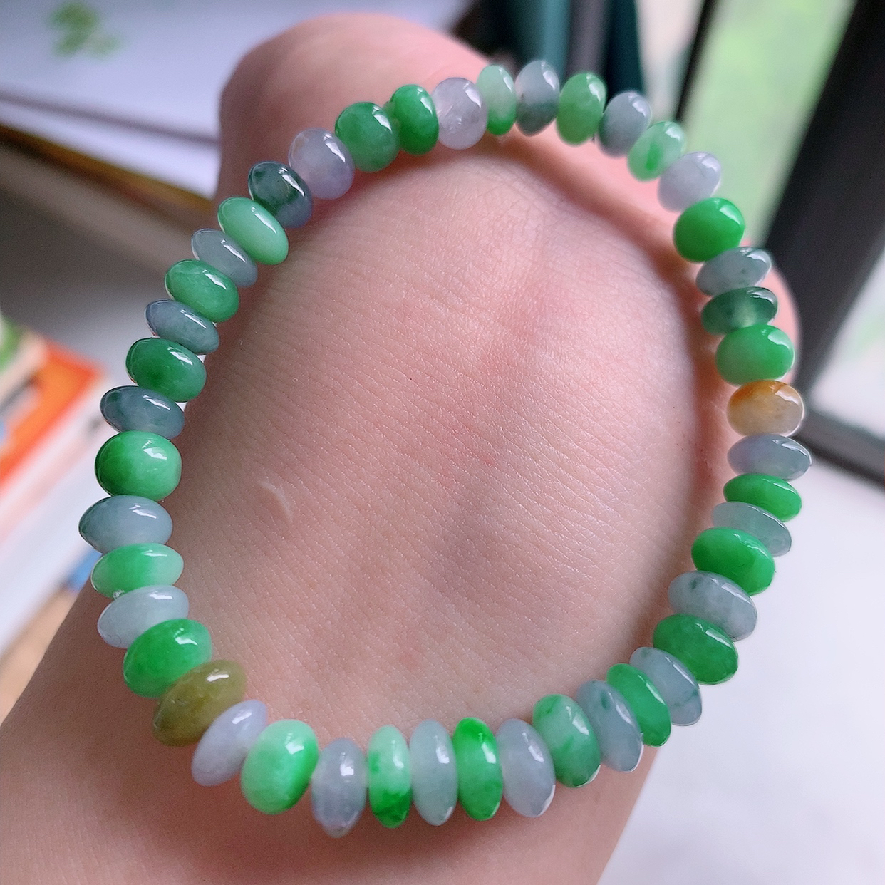 自然光实拍，冰润多宝翡翠手链，多彩翡翠手串，颜色丰富，料子细腻，高档大气，自戴送礼佳品！#001.1取一尺寸7.2mm