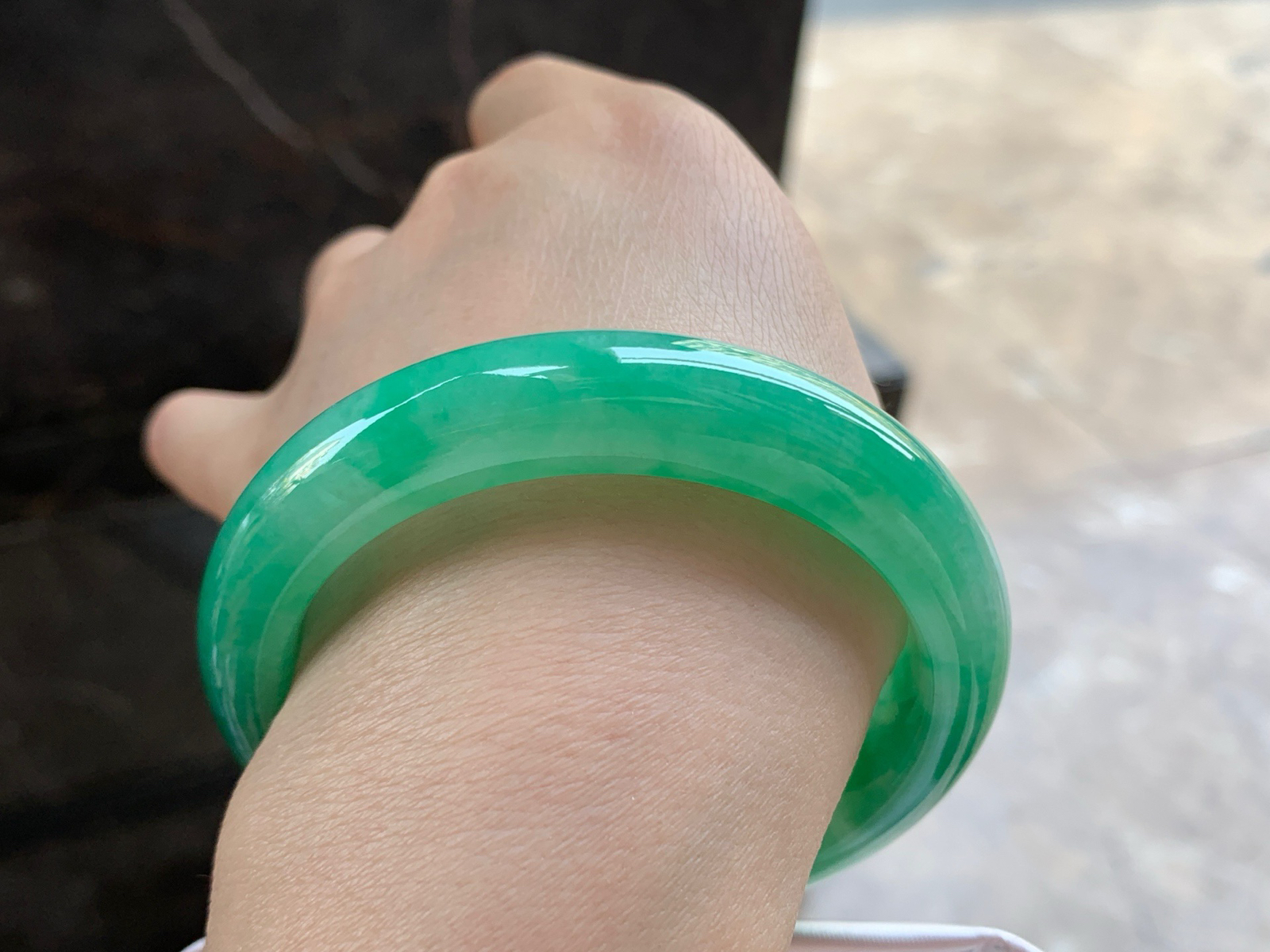 56.5-12.6-9

绿色手镯^_^颜色鲜艳