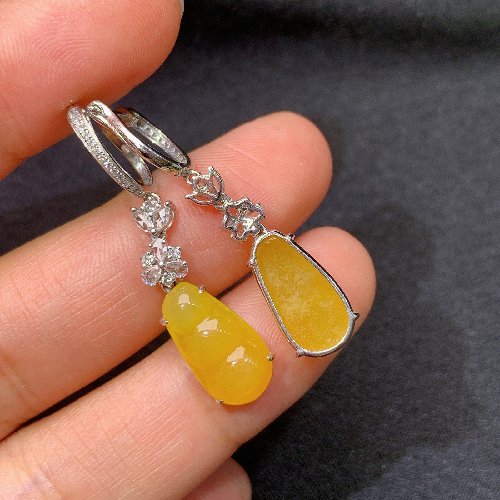 冰黄翡福豆耳坠，18k金镶嵌，色泽鲜艳，水色超佳，Ych 尺寸12.9*6.8*2.5