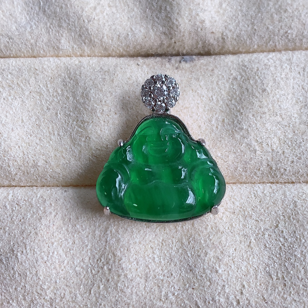 冰润满绿925银镶嵌佛公挂件 玉质细腻  精雕弥勒佛，笑佛福耳垂肩，面相喜庆，开怀大笑，憨态可掬。惟
