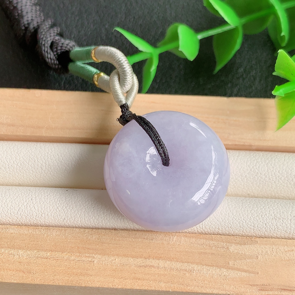 冰润紫罗兰平安扣吊坠，厚装饱满，冰润剔透，细腻水足，种质润泽，飘花灵动，佩戴优雅大气，W57.28   尺寸：25-12mm