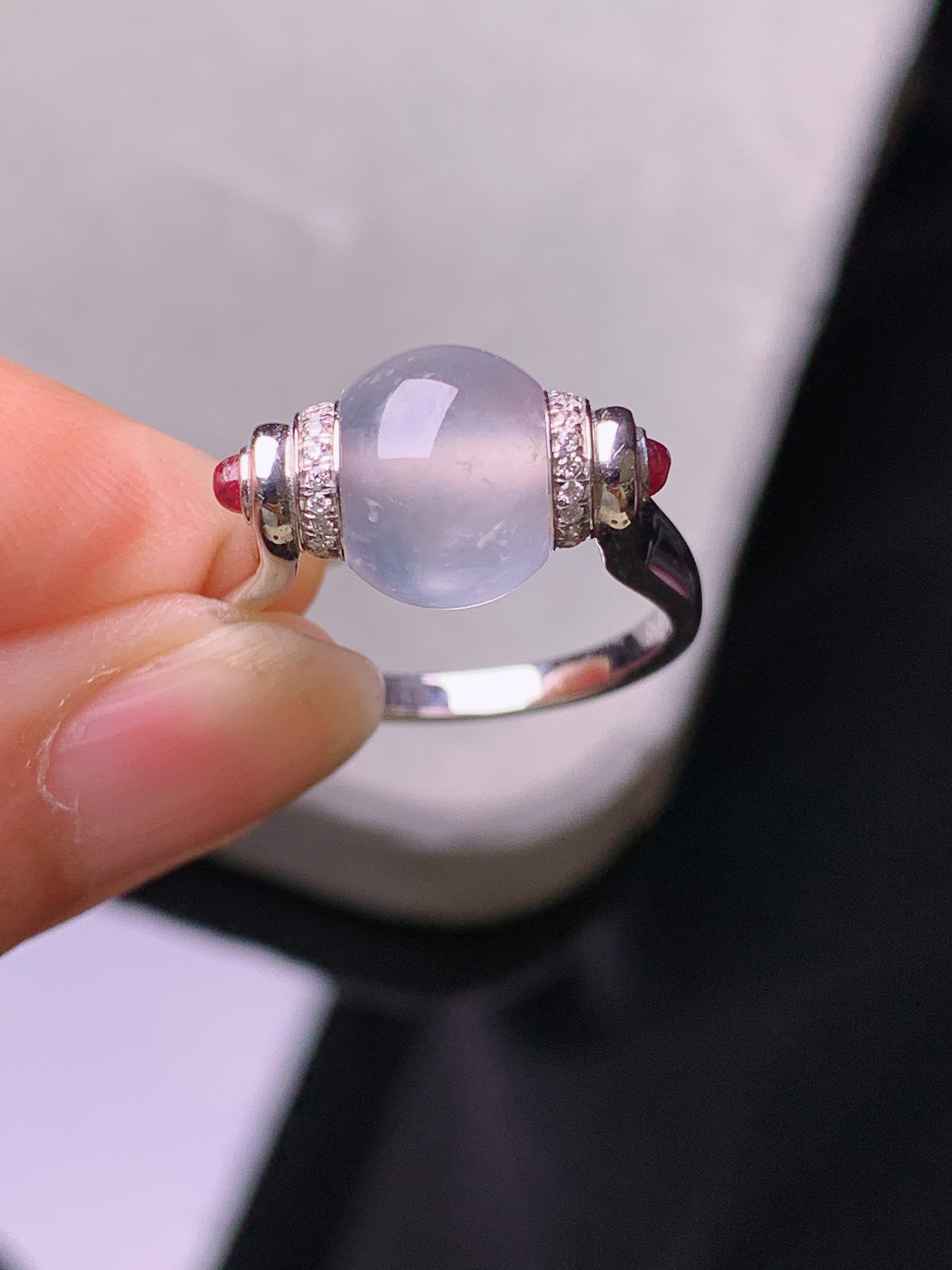 18k金钻镶嵌冰种算盘珠戒指 玉质细腻 色泽艳丽清新 水润亮眼 圈口14 裸石尺寸9.2*9.2*6