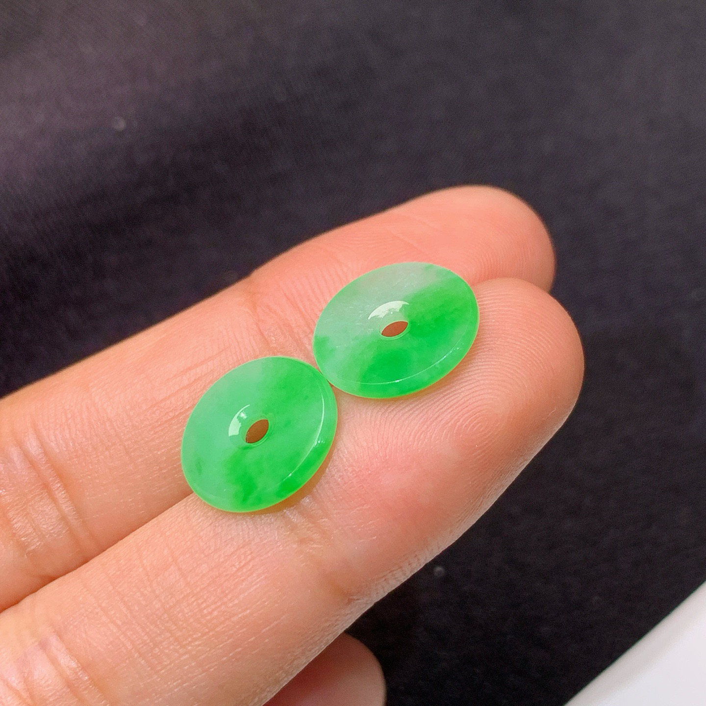 冰飘绿圆牌一对，镶嵌佳品，冰润色阳，种水足，Ht 尺寸11.6*1.7