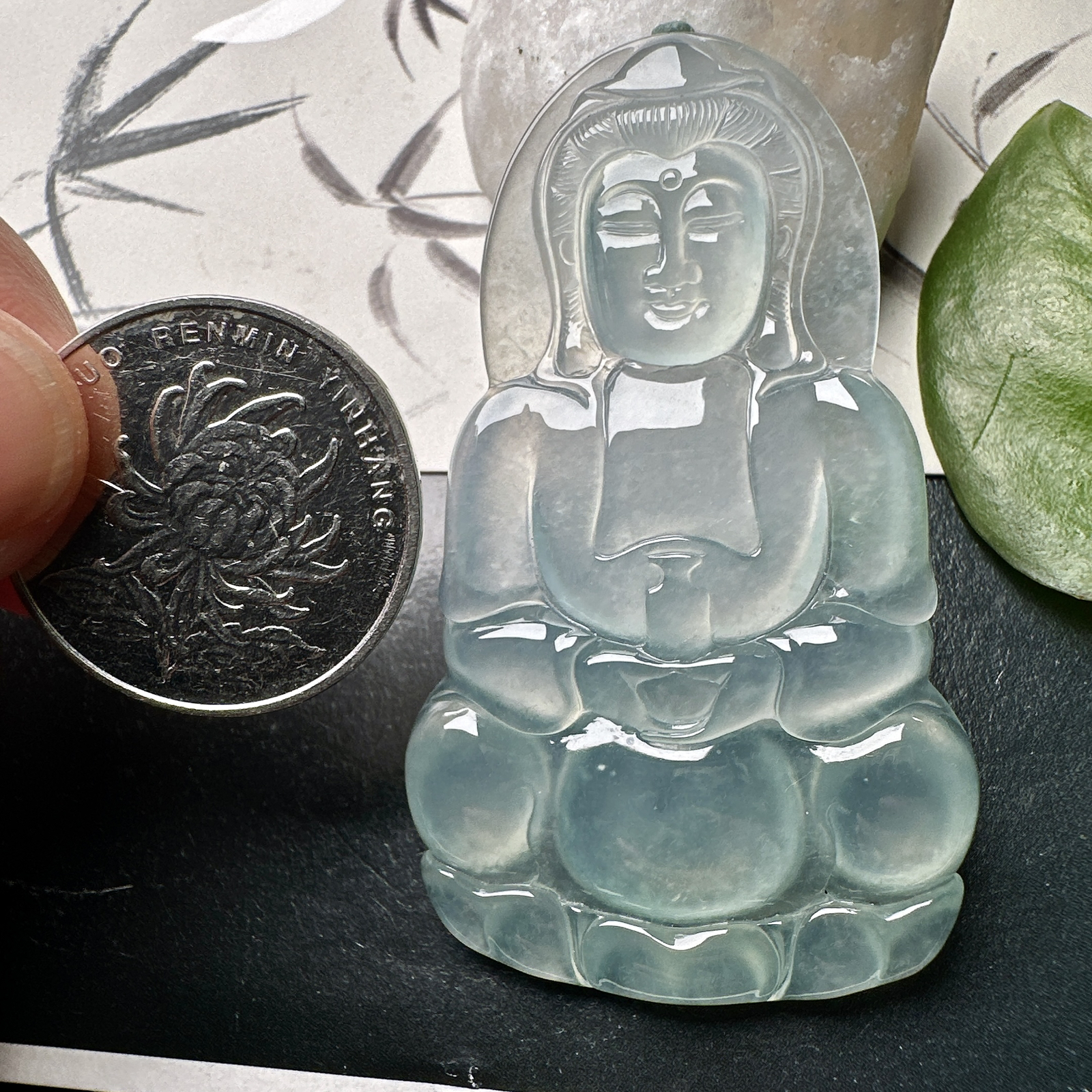 【冰种正装观音】质地细腻，通透度上佳，冰感十足，适合佩戴，收藏品质