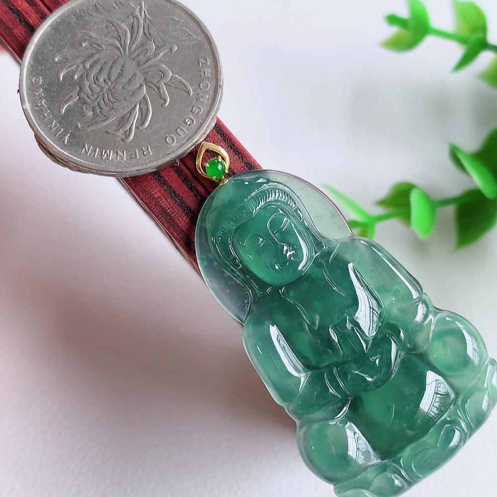 18k金扣冰润精雕观音吊坠，法相端庄大气，工艺精湛，种色浓郁，细腻饱满冰润，种老水足，收藏佳品，佩戴大气  W01.28   尺寸：42.5-26-3.8mm