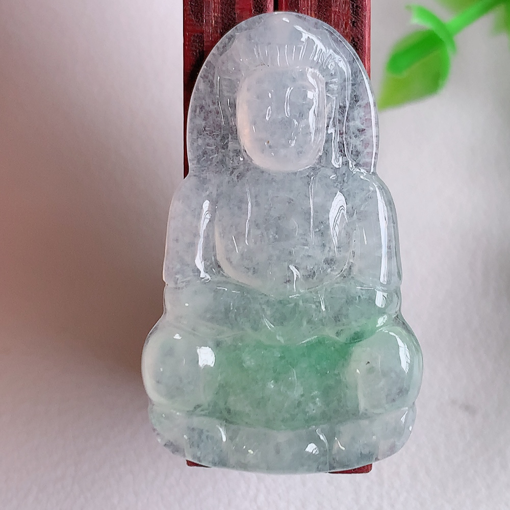 冰润精雕飘花观音吊坠，法相端庄大气，工艺精湛，种色浓郁，细腻饱满冰润，种老水足，收藏佳品，佩戴大气  W01.28   尺寸：35-21.2-3.8mm