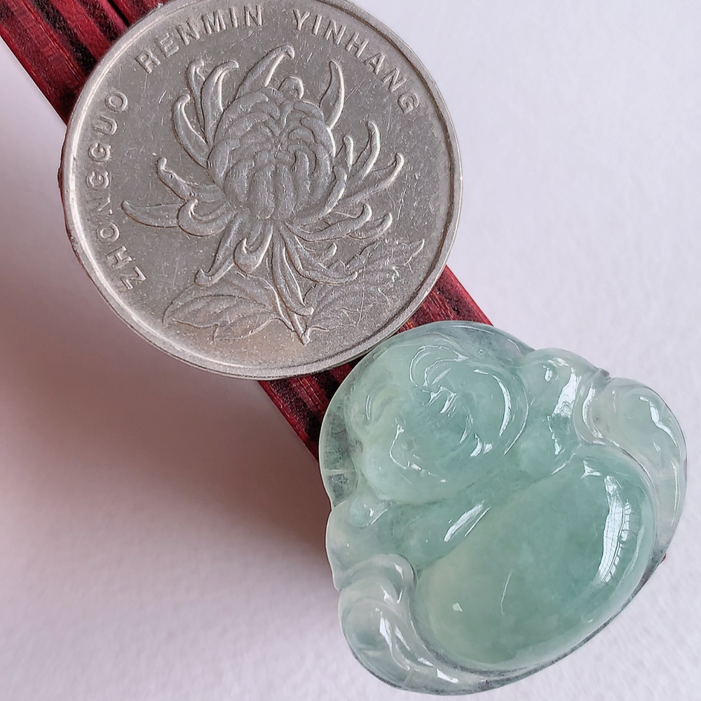 冰润佛公挂件 玉质细腻  精雕弥勒佛，笑佛福耳垂肩，面相喜庆，开怀大笑，憨态可掬。惟妙惟肖，寓意福禄双全，吉祥美满，笑口常开 W57.28 尺寸：22.3-25-5.5mm