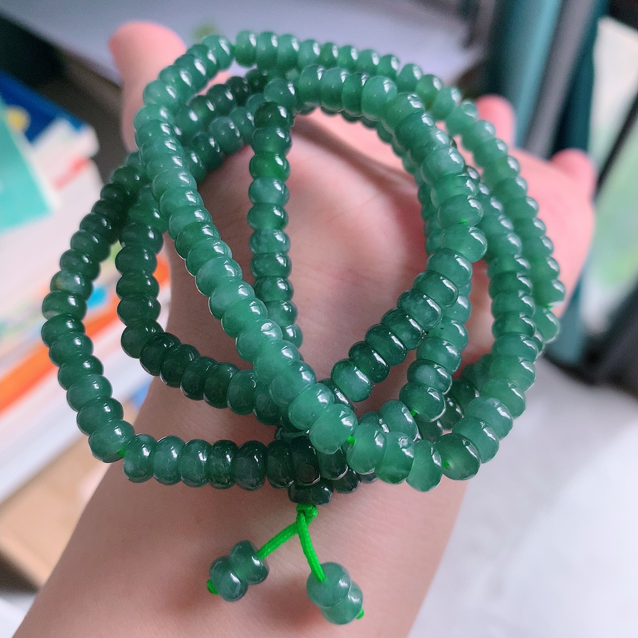 自然光实拍，冰润满色翡翠项链   翡翠珠链 玉质细腻  冰清玉润  颜色漂亮  #001.1取一尺寸