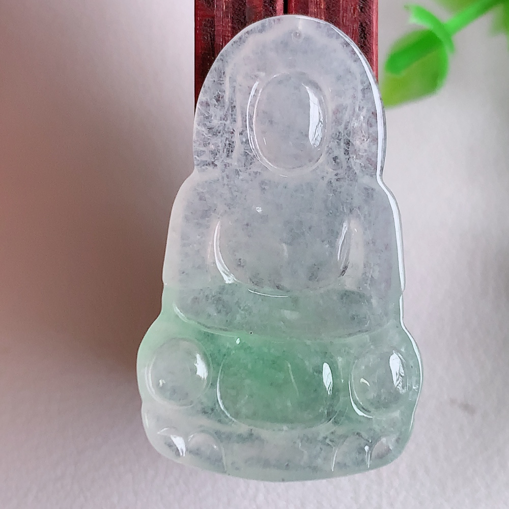 冰润精雕飘花观音吊坠，法相端庄大气，工艺精湛，种色浓郁，细腻饱满冰润，种老水足，收藏佳品，佩戴大气  W01.28   尺寸：35-21.2-3.8mm