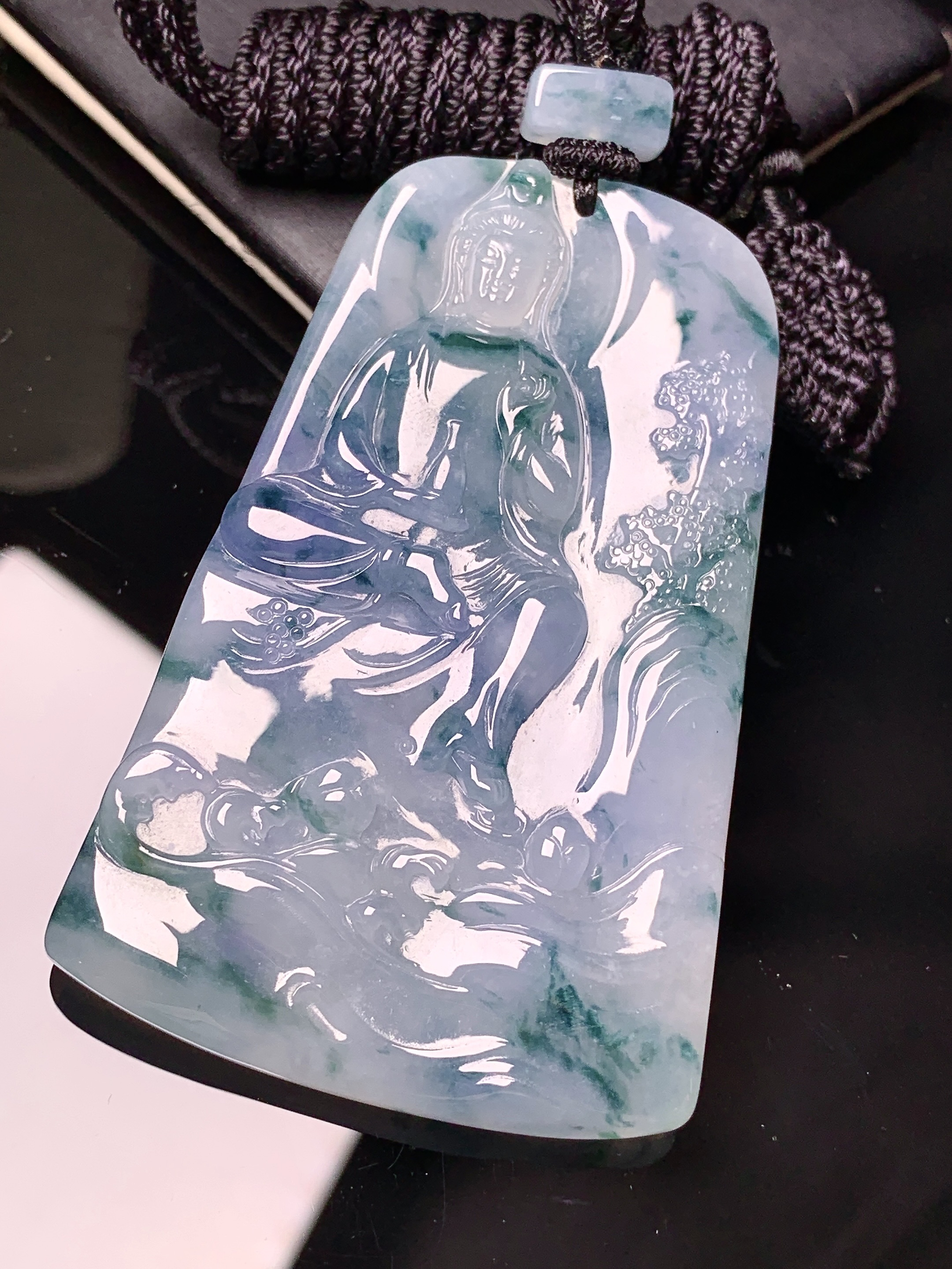 飘花观音菩萨吊坠 玉质细腻 色泽艳丽清新 水润亮眼 整体尺寸62*39.5*6L1