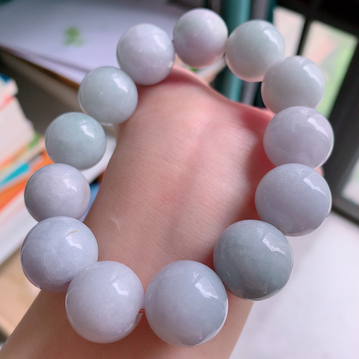 自然光实拍，大颗冰润翡翠手串手链，种老水足， 冰清玉润  颜色漂亮  #001.1取一尺寸17