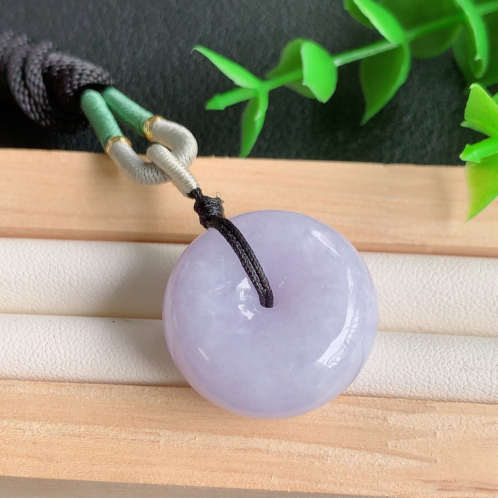 冰润紫罗兰平安扣吊坠，厚装饱满，冰润剔透，细腻水足，种质润泽，飘花灵动，佩戴优雅大气，W57.28 