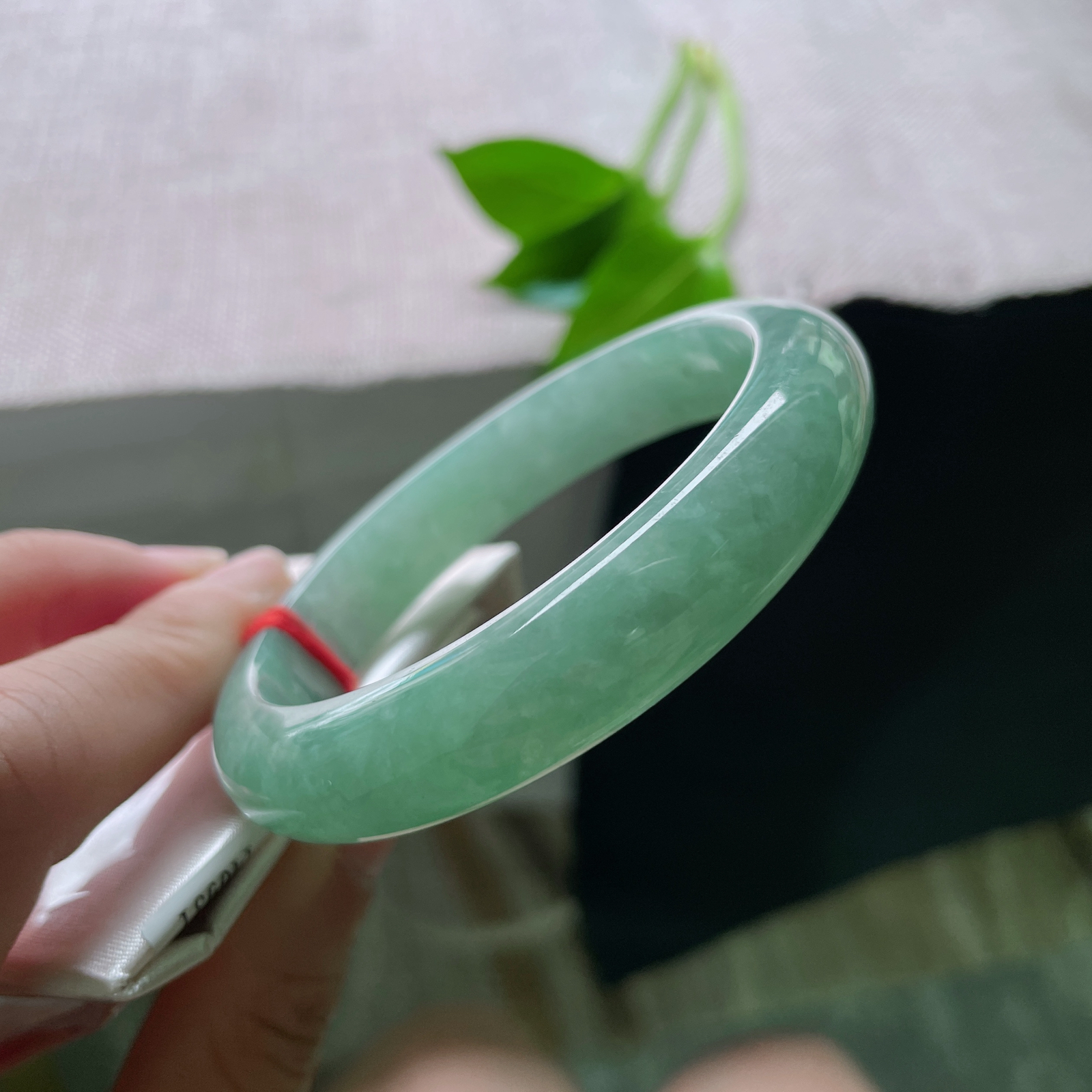 尺寸：55.8/11.7/7.9，绿底，水润，细腻，优雅，甜美，大气。