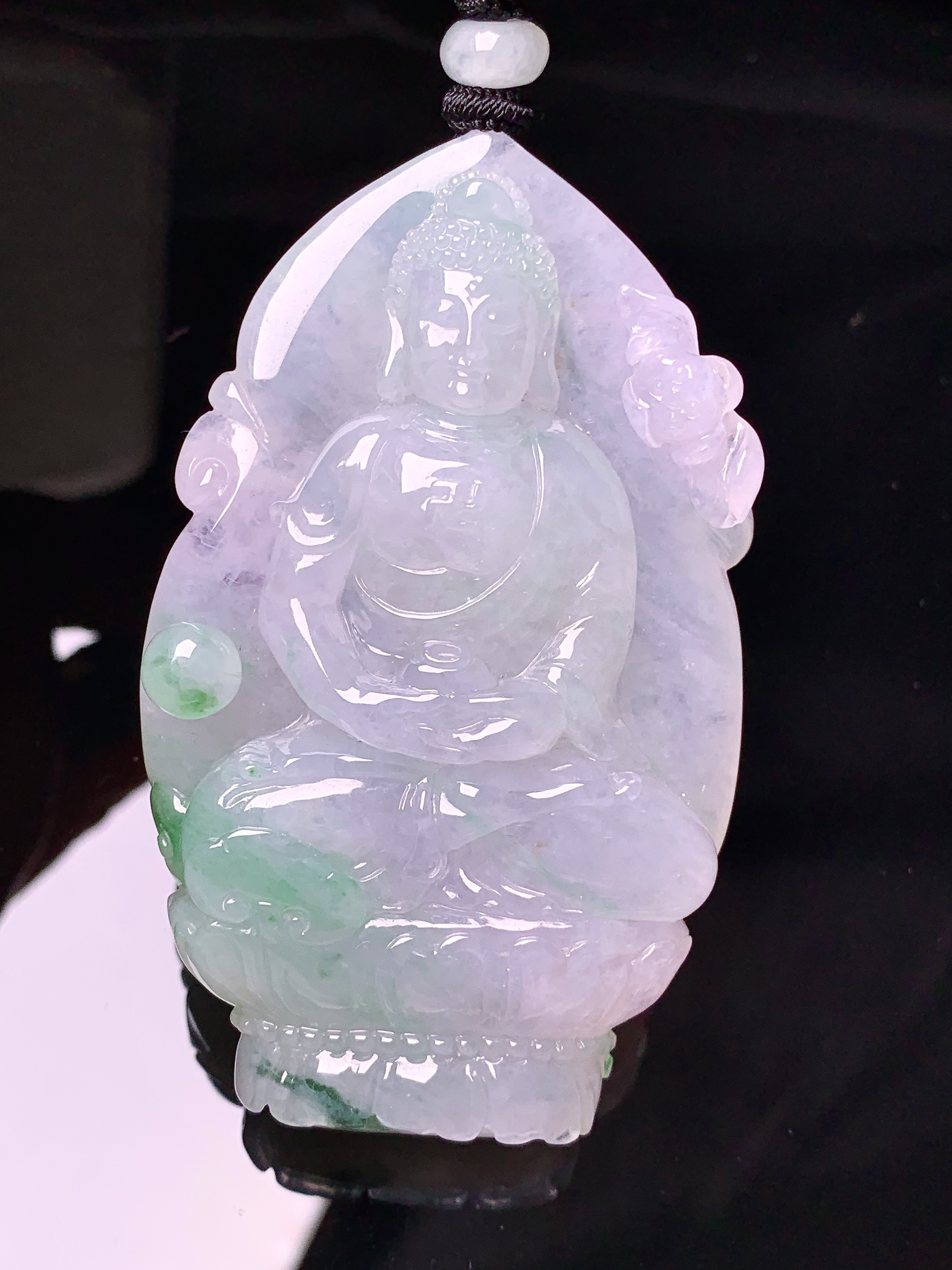 飘绿观音吊坠 玉质细腻 色泽艳丽清新 水润亮眼 整体尺寸66*40.5*12.2L1