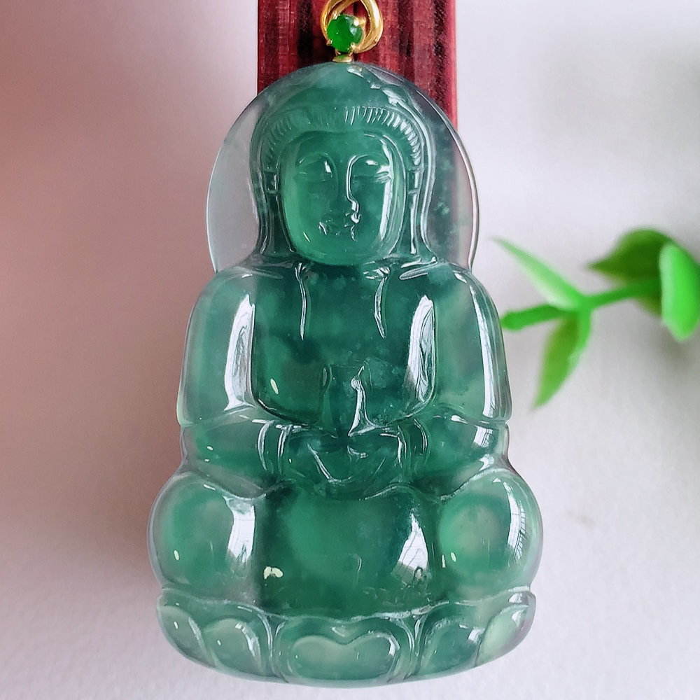 18k金扣冰润精雕观音吊坠，法相端庄大气，工艺精湛，种色浓郁，细腻饱满冰润，种老水足，收藏佳品，佩戴大气  W01.28   尺寸：42.5-26-3.8mm