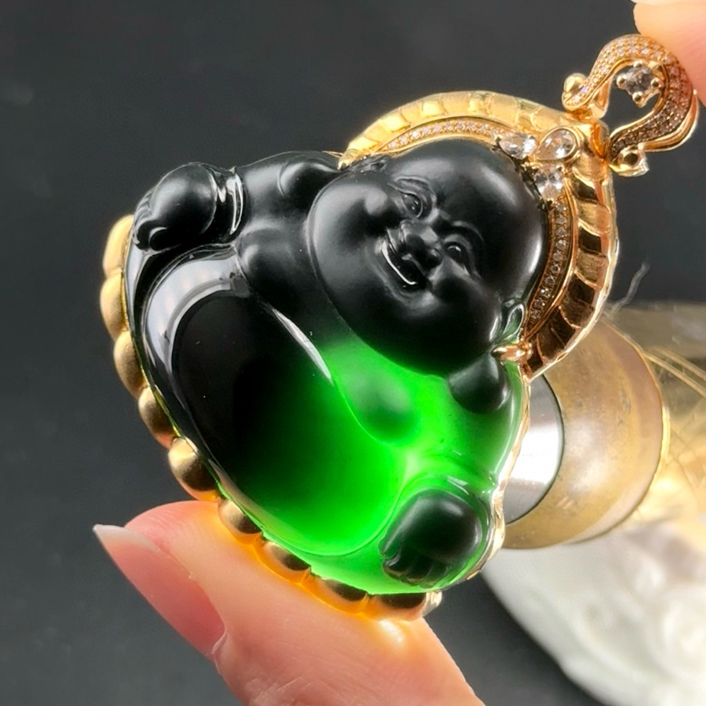精品18k墨翠大肚佛 种好色正 黑度极好 打灯通透 油性十足  尺寸51.7