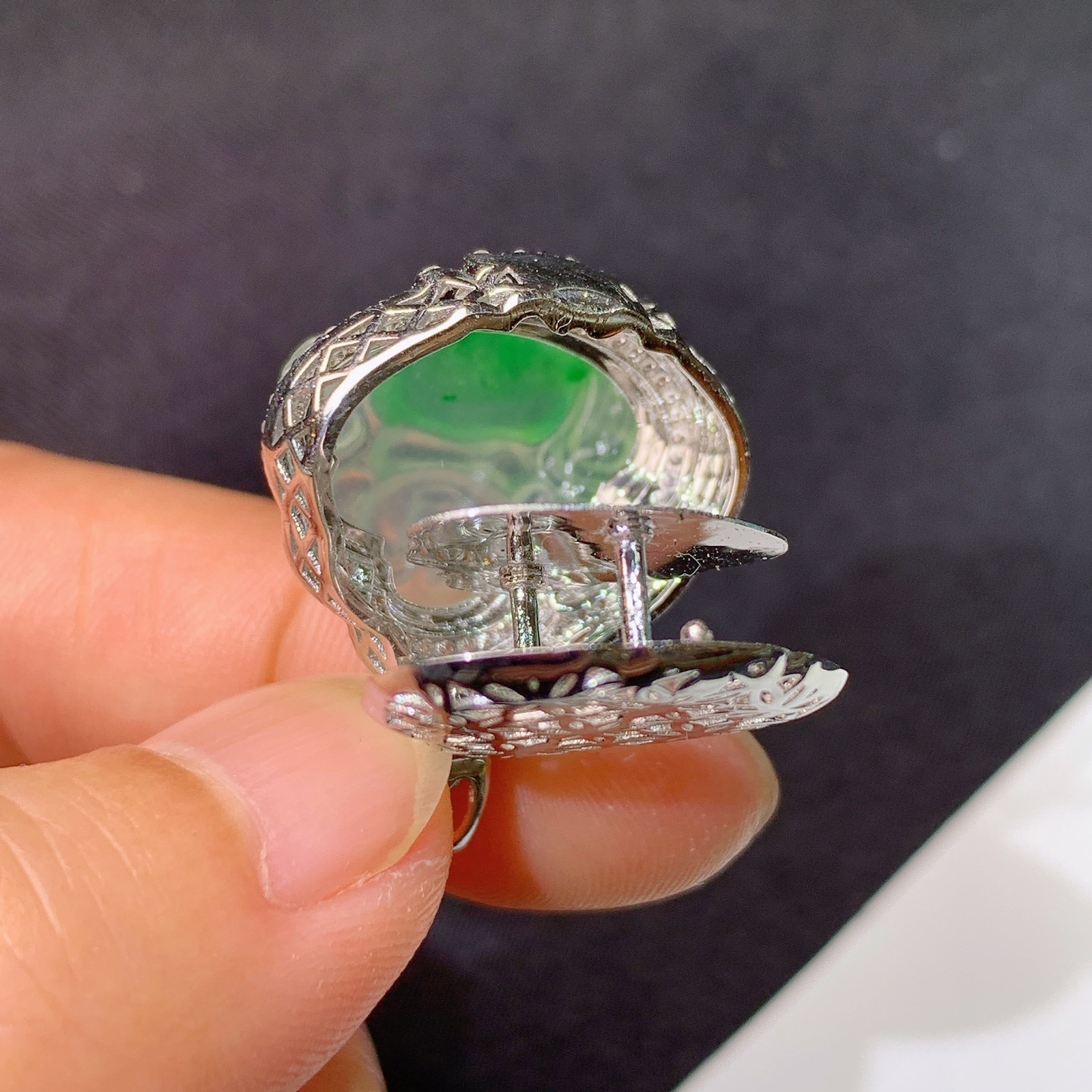 冰飘绿笑佛吊坠，18k金镶嵌，冰润细腻，品相好，种水足，Xj 尺寸26.3*21.3*11.3 F1