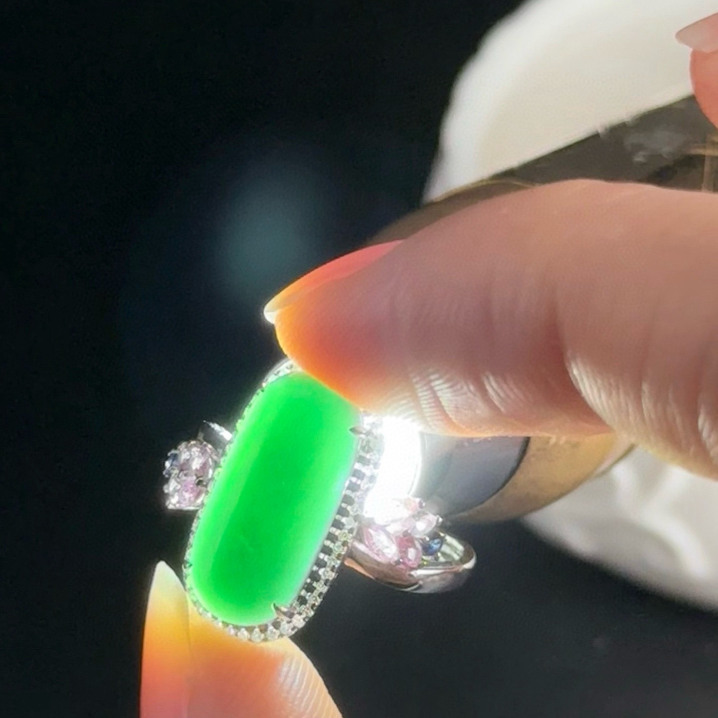 精品18k墨翠女戒 种好色正 黑度极好 打灯通透 油性十足  尺寸17.3