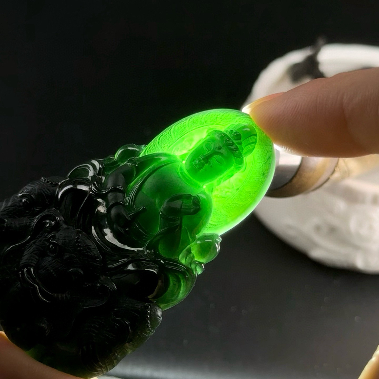 精品墨翠文殊菩萨 种好色正 黑度极好 打灯通透 油性十足  尺寸57.7