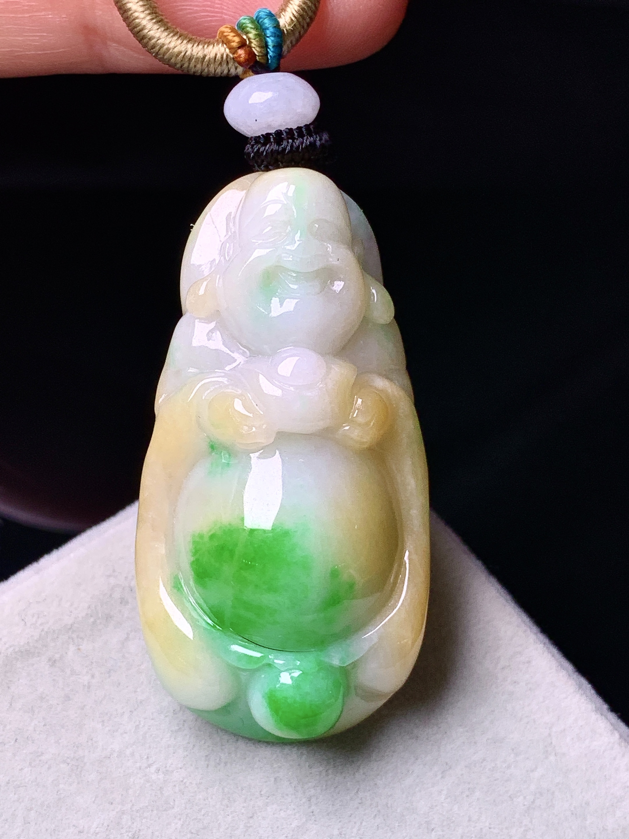 飘黄绿佛公吊坠 玉质细腻 色泽艳丽清新 水润亮眼 整体尺寸42.5*21.8*12.5w1