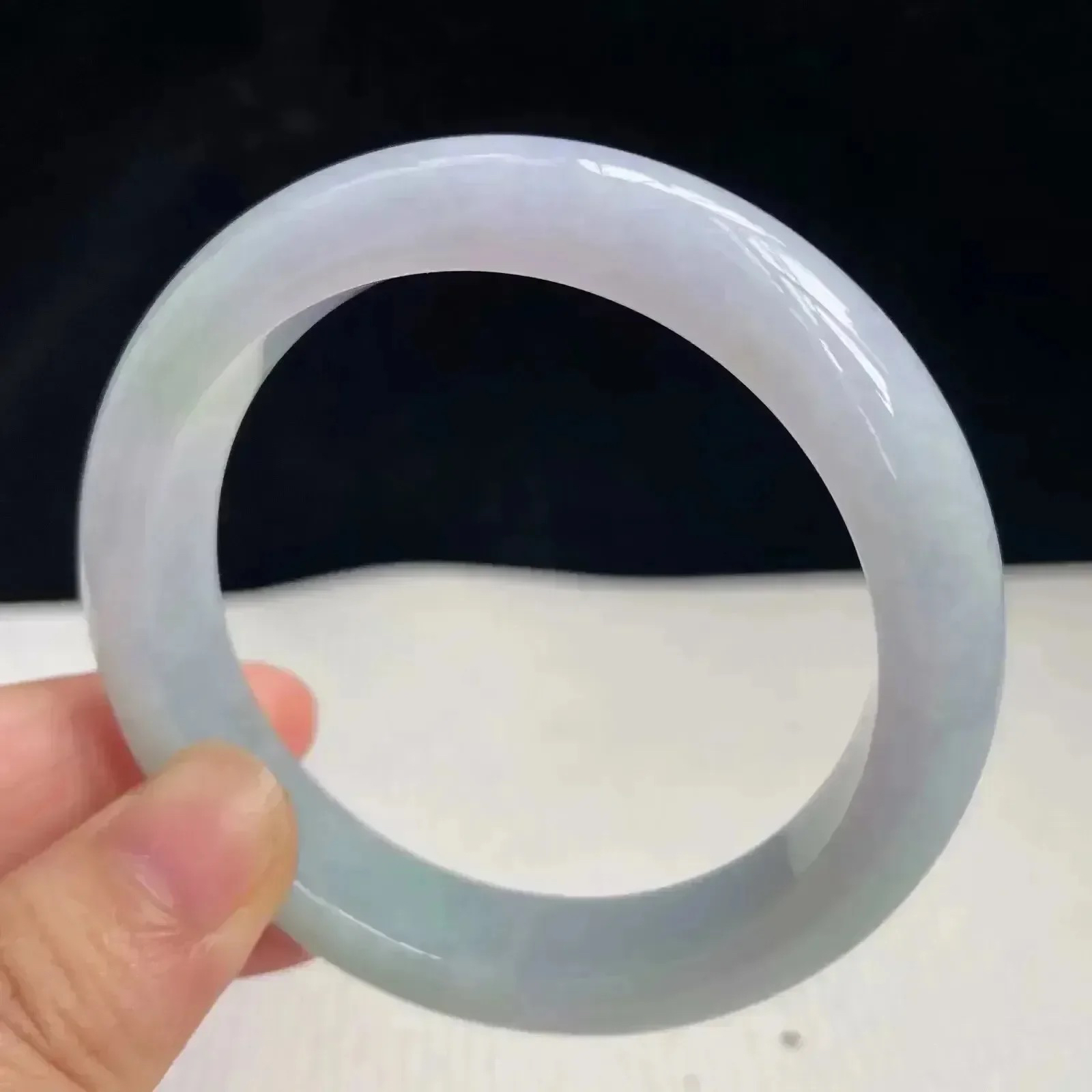 53.7mm自然光拍摄天然翡翠淡紫罗兰好种水正圈手镯 51.09克