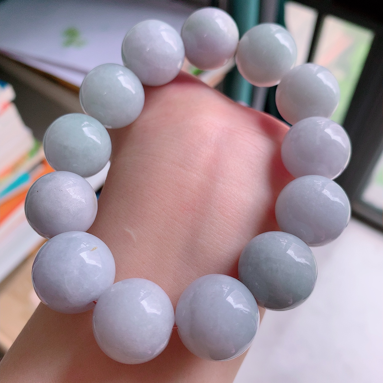 自然光实拍，大颗冰润翡翠手串手链，种老水足， 冰清玉润  颜色漂亮  #001.1取一尺寸17