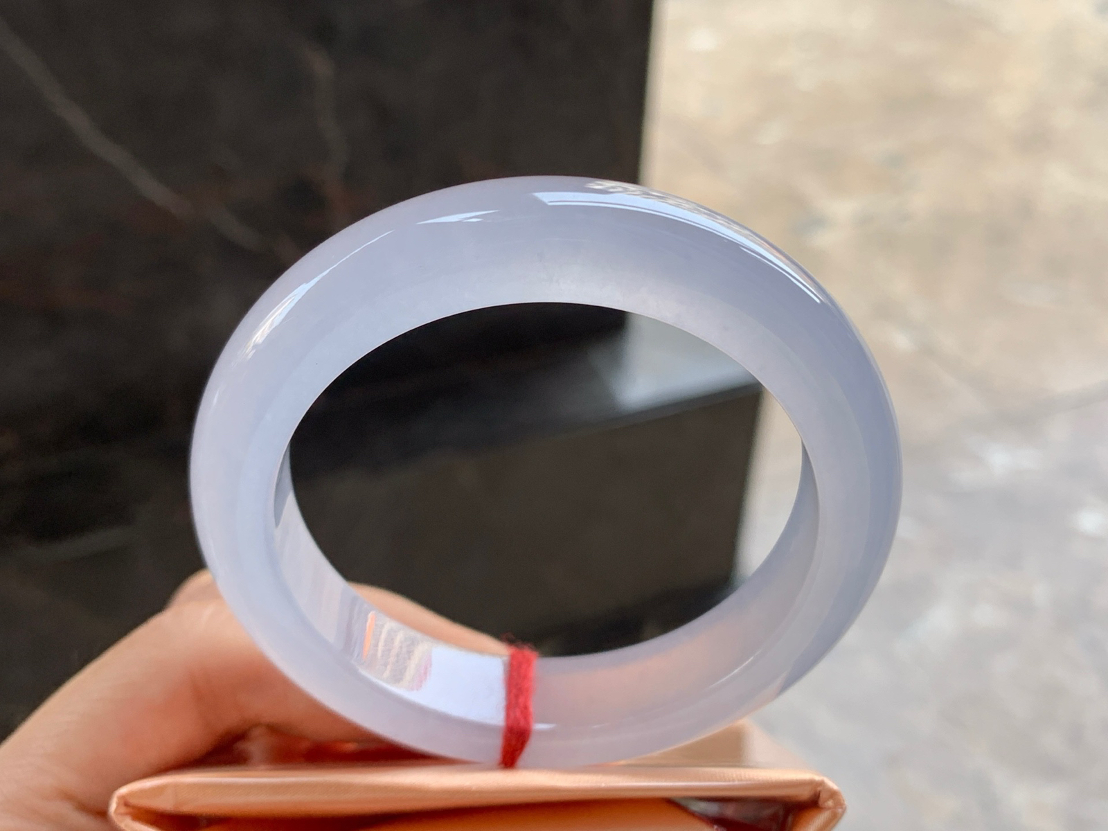 54.5-12.5-8.8

高冰手镯^_^透亮