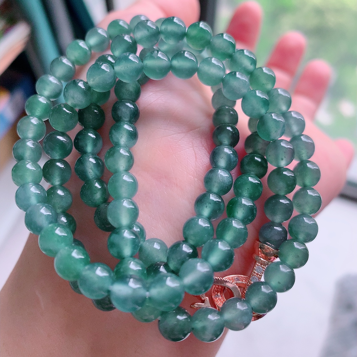 自然光实拍，冰种满色飘绿圆珠项链  翡翠珠链 （装饰扣）玉质细腻  冰清玉润  颜色漂亮  #001.1取一尺寸5.8mm