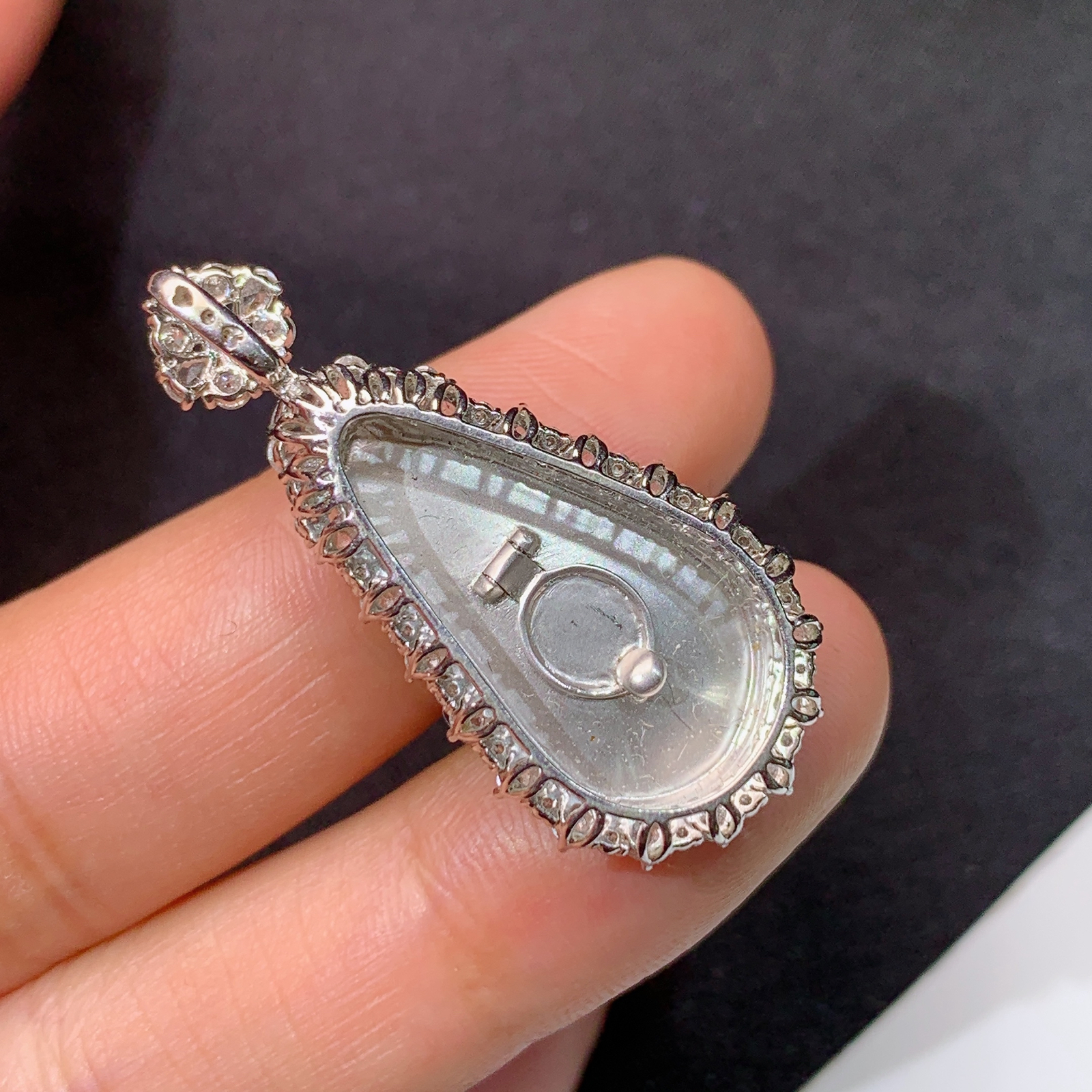 冰阳绿福瓜吊坠，18k金镶嵌，冰润色阳，玉质细腻，种水足，Tl 尺寸35*16.6*9.1