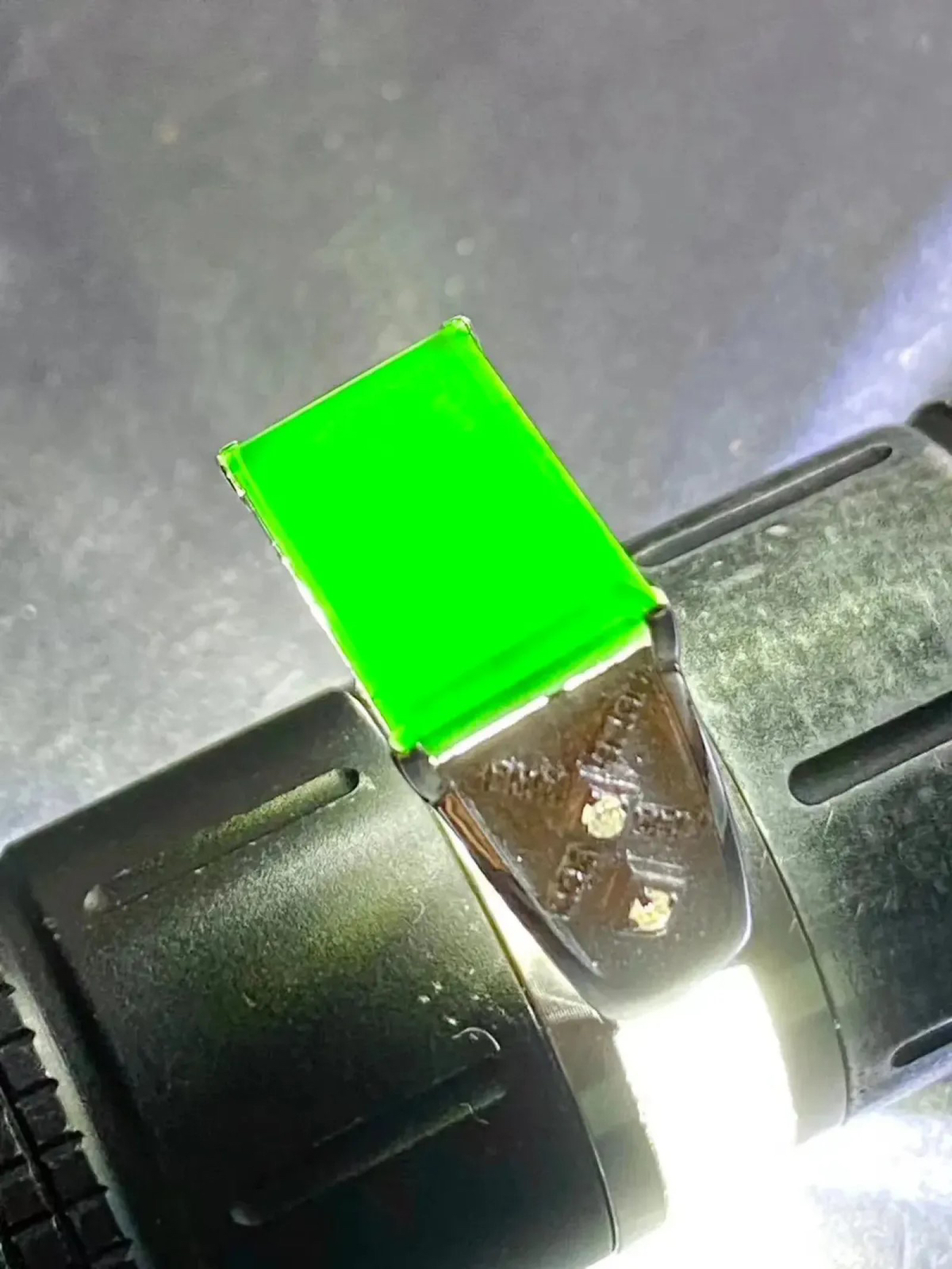 墨翠：【方形戒指】18K金+南非钻镶嵌，细腻干净，黑度极黑，性价比高·做工精致，打灯透绿 裸石尺寸：